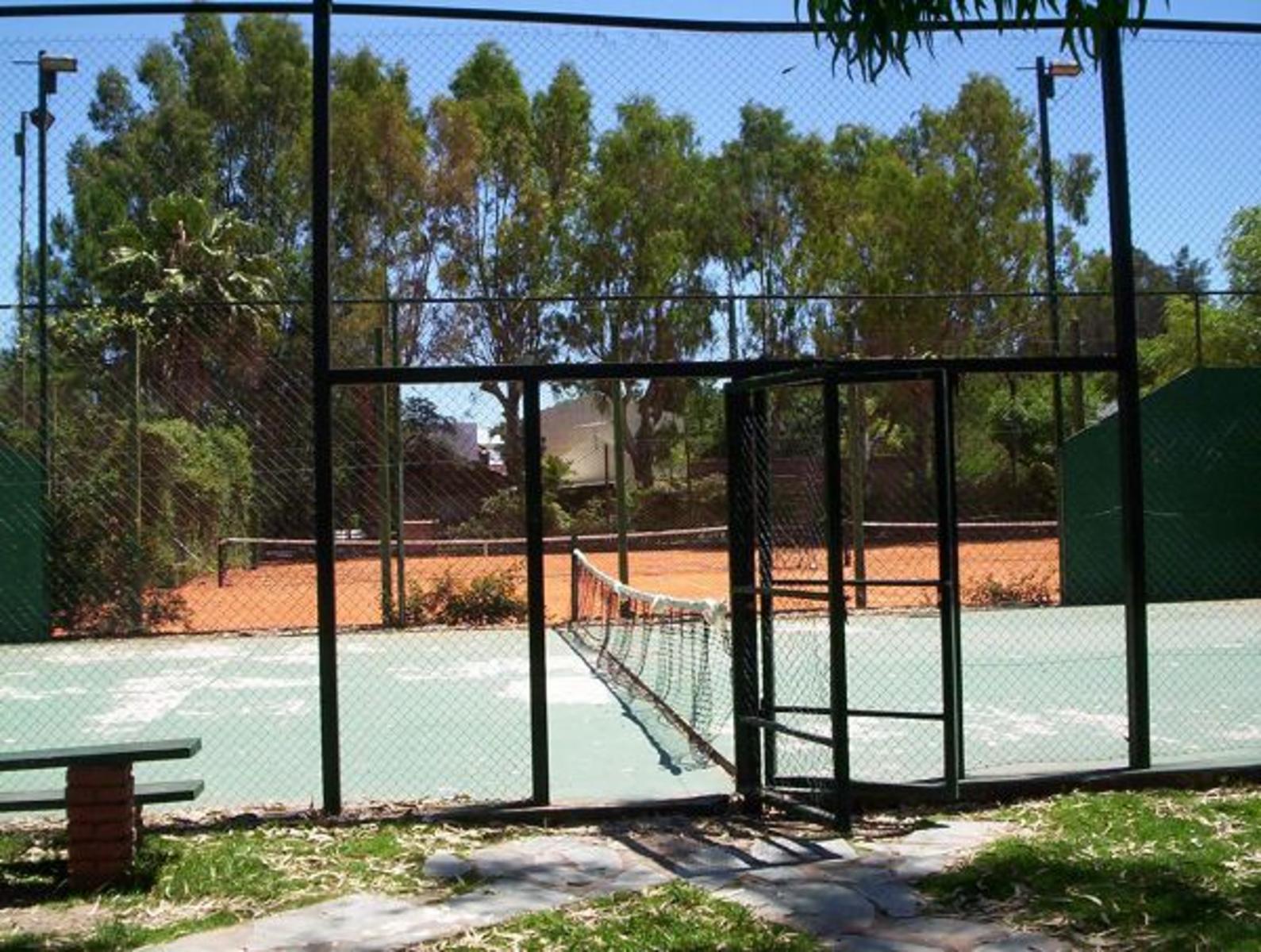 EXCELENTE PROPIEDAD, CASA CUATRO AMBIENTES, BARRIO CERRADO LOS CARACOLES EN INGENIERO MASCHWITZ — foto 2