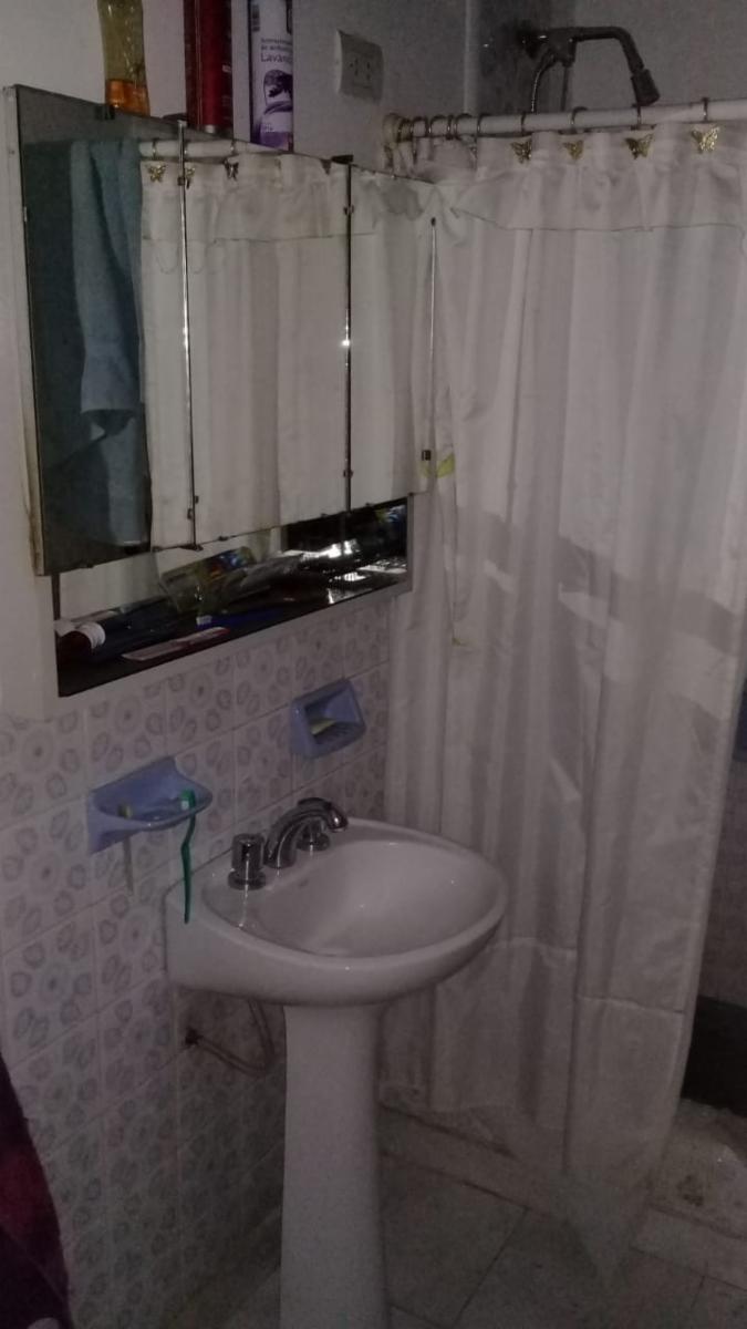 EXCELENTE PROPIEDAD DE CUATRO AMBIENTES CON GARAGE PATIO Y FONDO LIBRE — foto 6