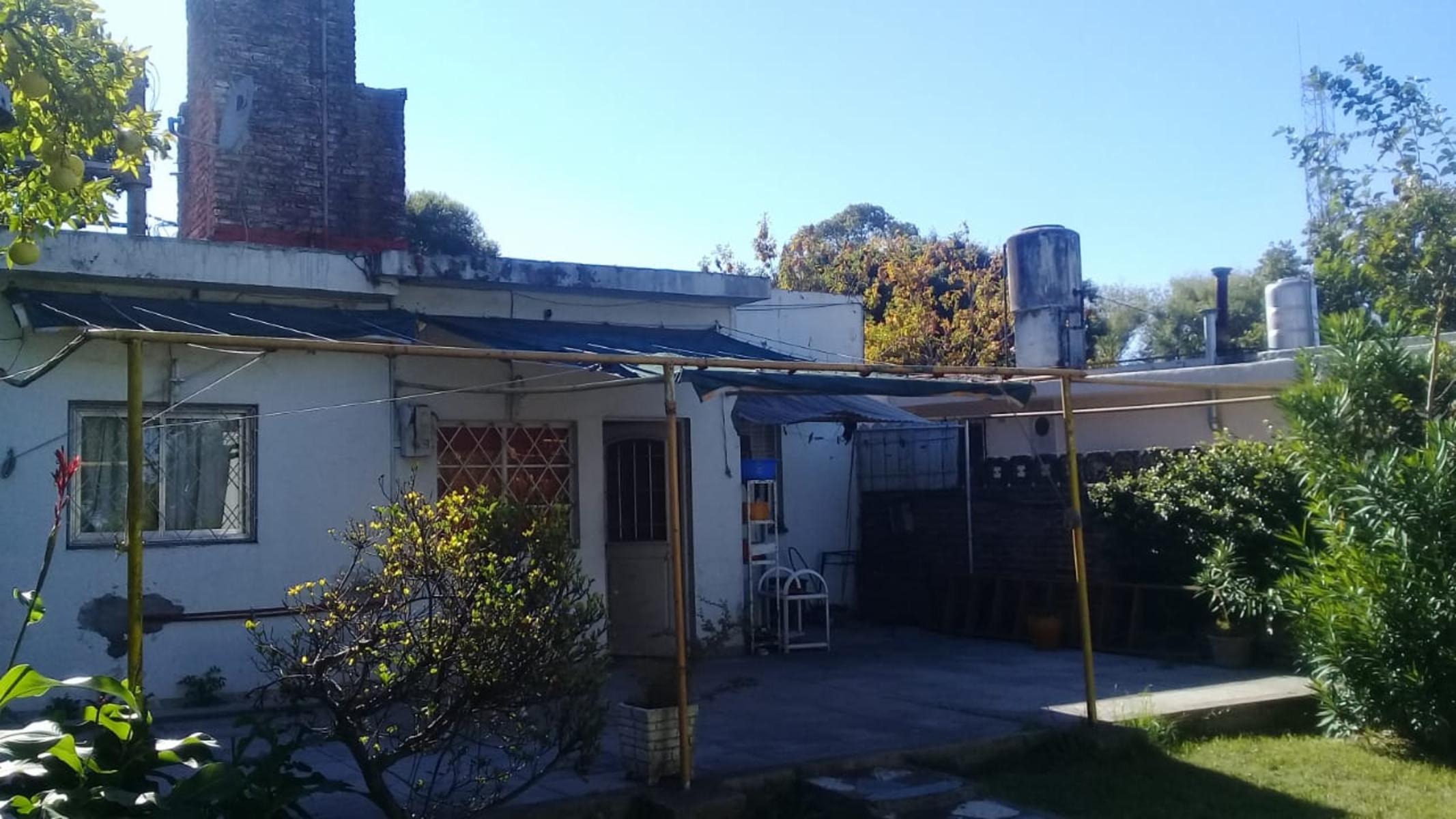 EXCELENTE PROPIEDAD DE CUATRO AMBIENTES CON GARAGE PATIO Y FONDO LIBRE — foto 7