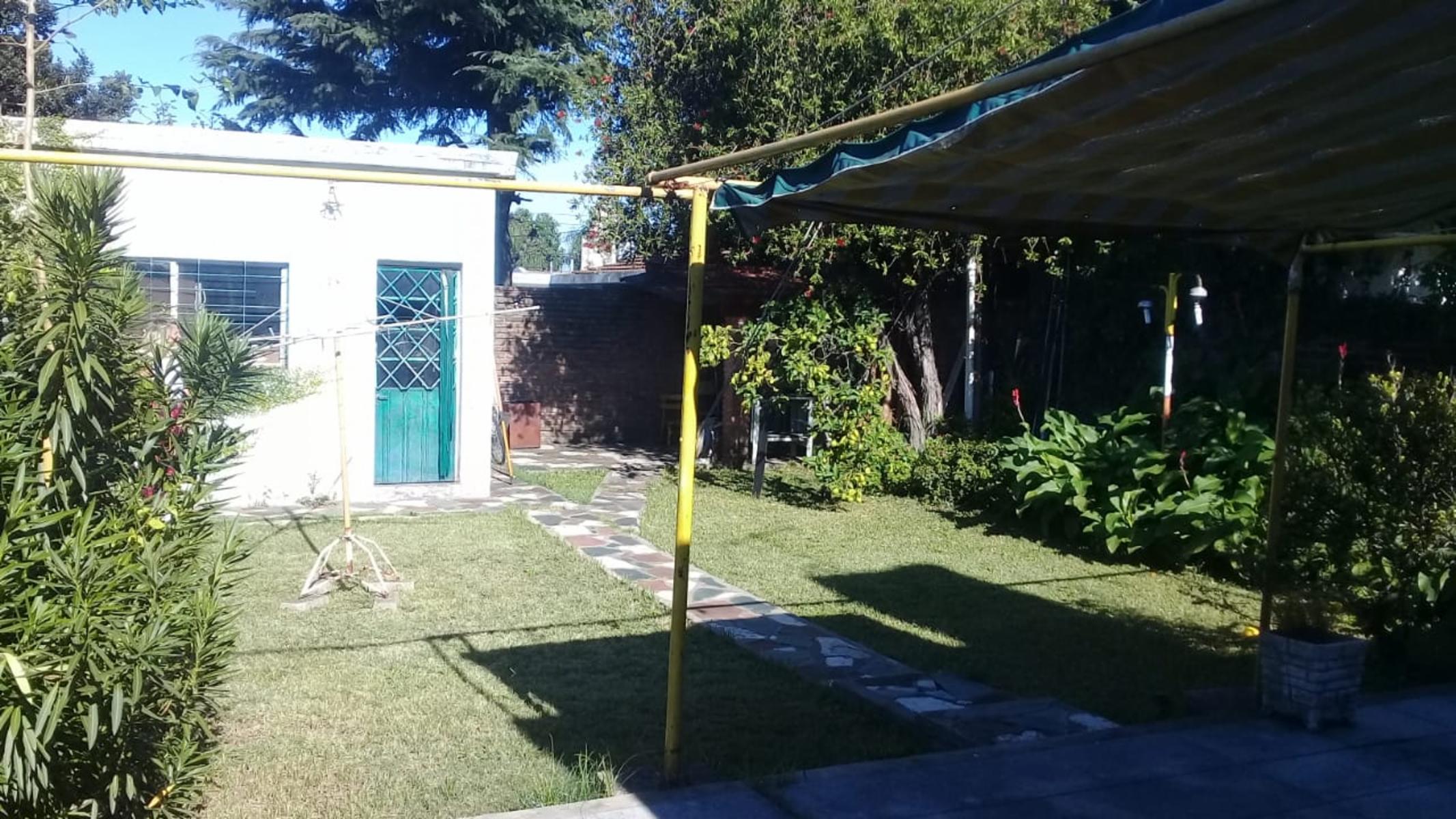 EXCELENTE PROPIEDAD DE CUATRO AMBIENTES CON GARAGE PATIO Y FONDO LIBRE — foto 12