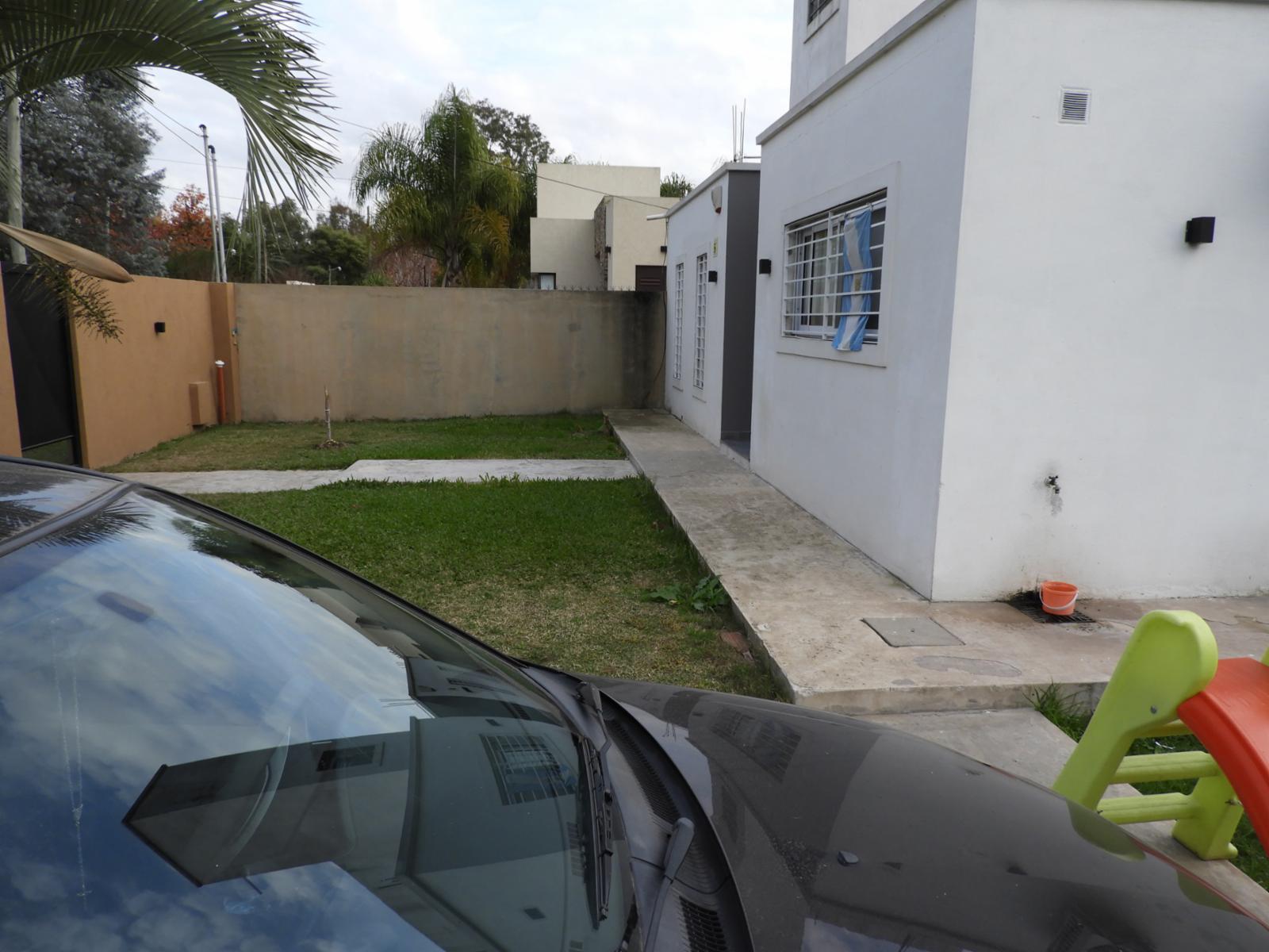 EXCELENTE PROPIEDAD DE TRES AMBIENTES CON ENTRADA PASANTE QUINCHO Y PARRILLA — foto 2