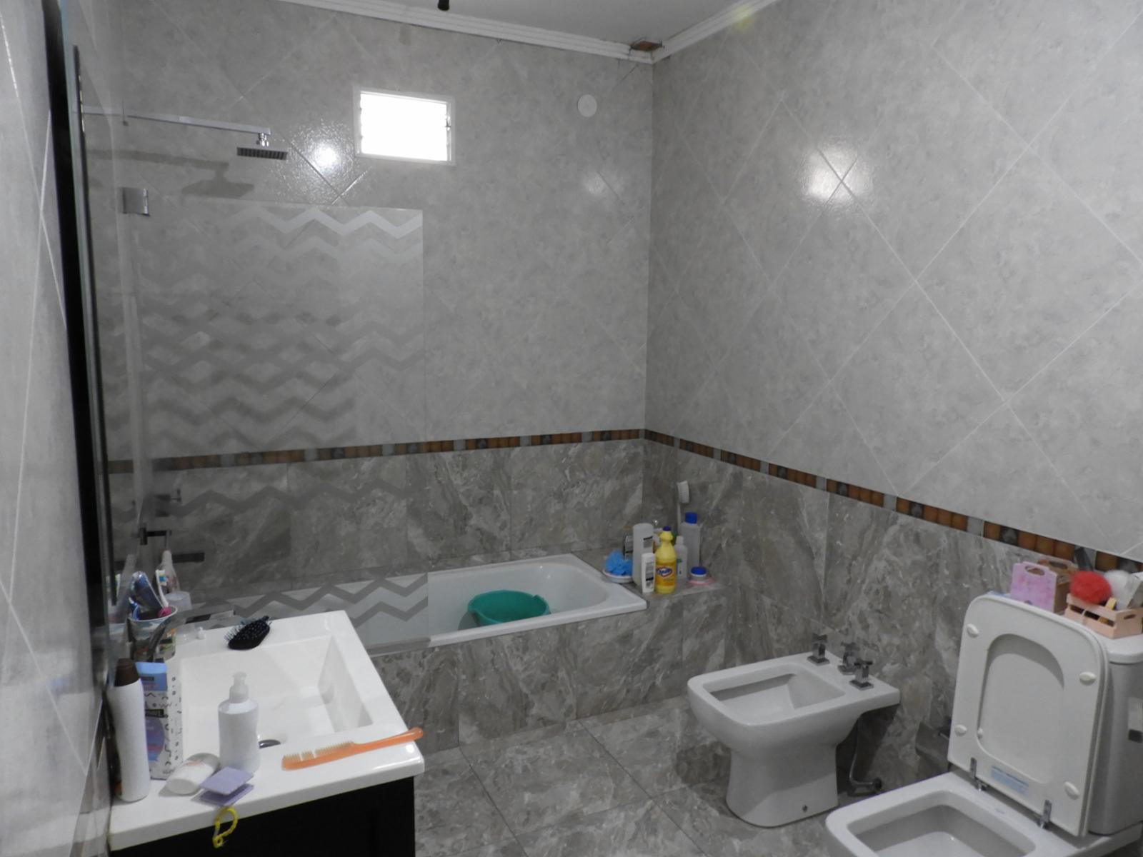 EXCELENTE PROPIEDAD DE TRES AMBIENTES CON ENTRADA PASANTE QUINCHO Y PARRILLA — foto 6