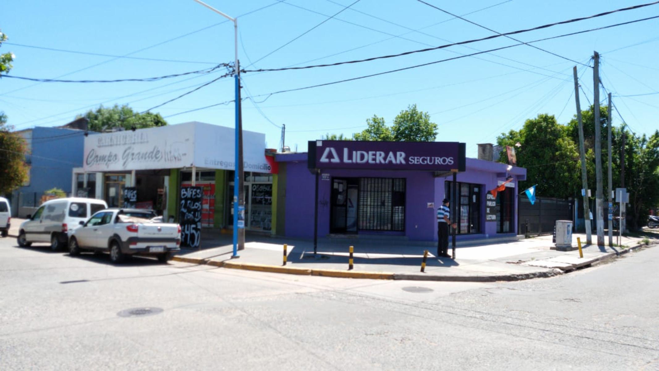 EXCELENTE PROPIEDAD COMERCIAL DE SEIS LOCALES TOTALMENTE ALQUILADO Y VIVIENDA FAMILIAR DE TRES AMBIENTES CON COCHERA — foto 3
