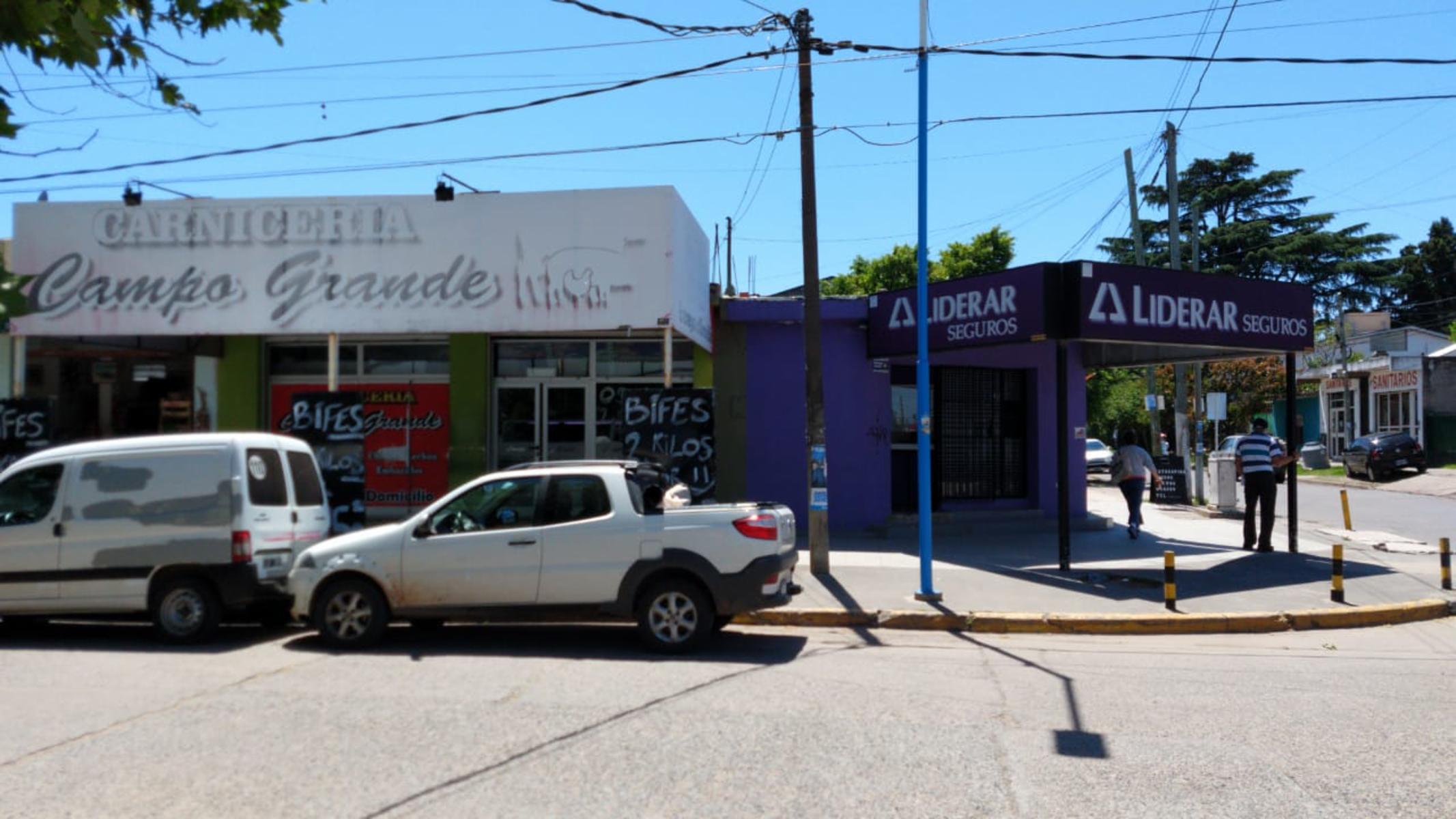 EXCELENTE PROPIEDAD COMERCIAL DE SEIS LOCALES TOTALMENTE ALQUILADO Y VIVIENDA FAMILIAR DE TRES AMBIENTES CON COCHERA — foto 4