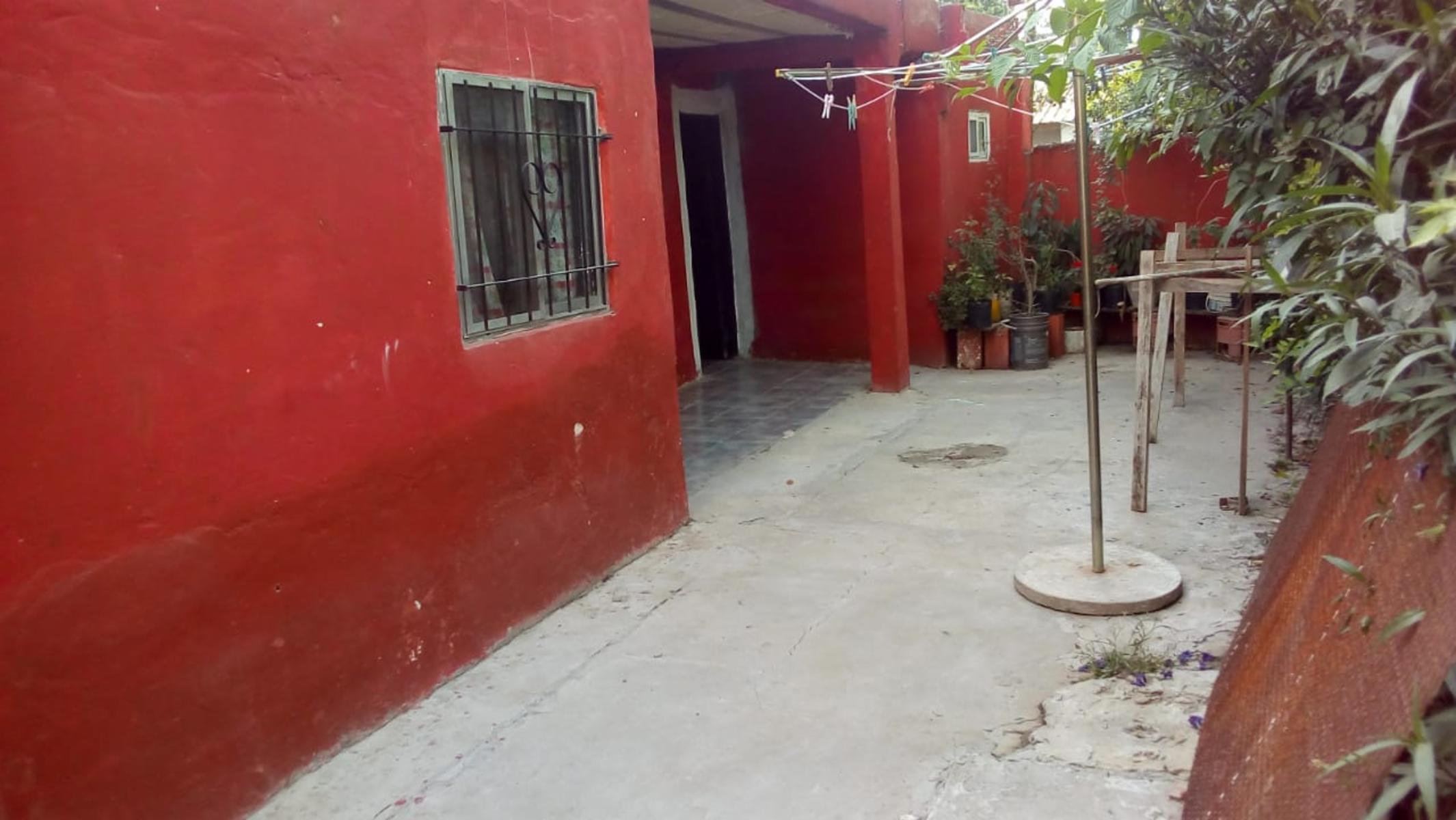 EXCELENTE CASA DE TRES AMBIENTES CON PATIO Y ENTRADA DE AUTO MAS UN DEPARTAMENTO DE DOS AMBIENTES — foto 3