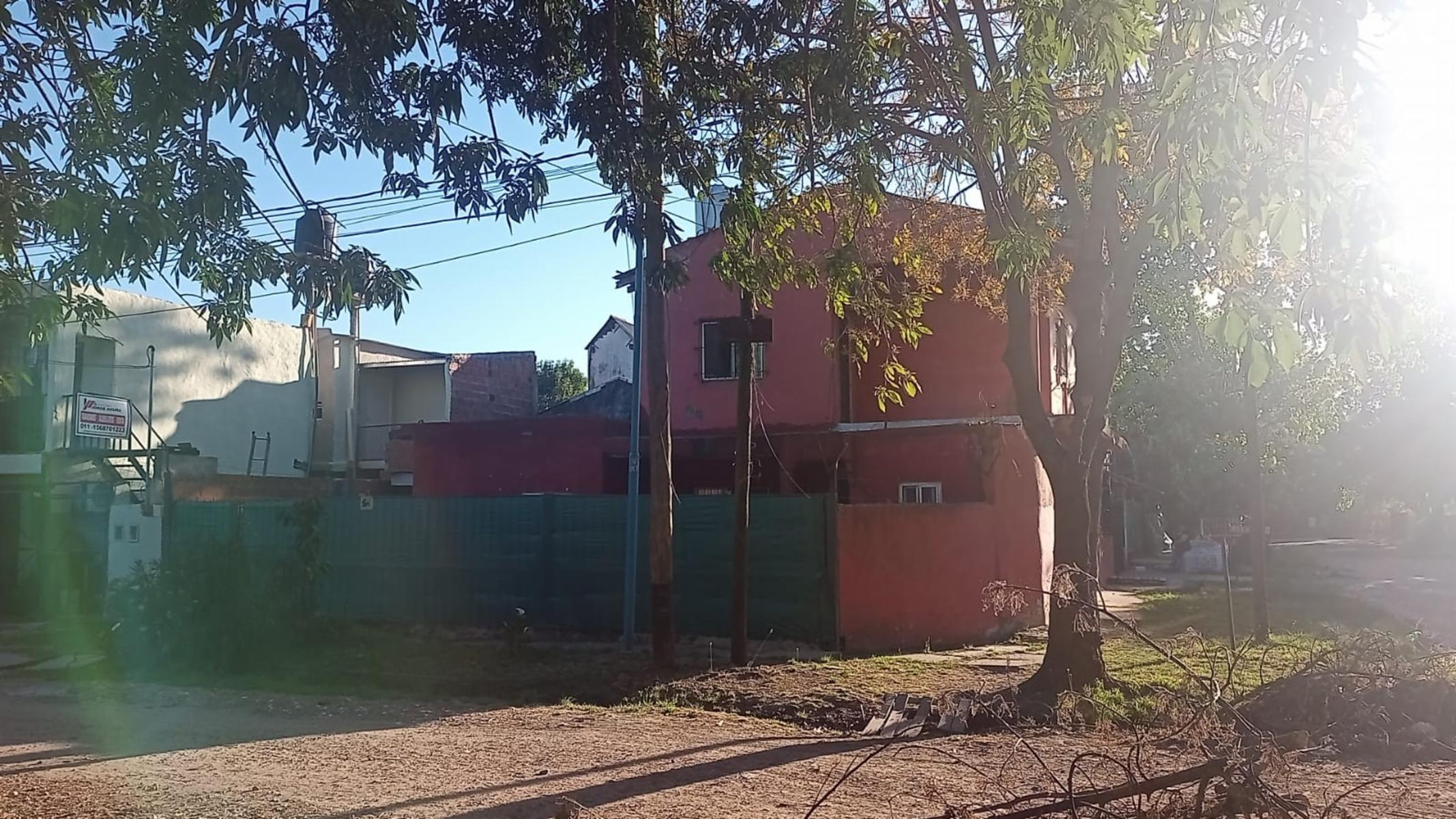 EXCELENTE CASA DE TRES AMBIENTES CON PATIO Y ENTRADA DE AUTO MAS UN DEPARTAMENTO DE DOS AMBIENTES — foto 6