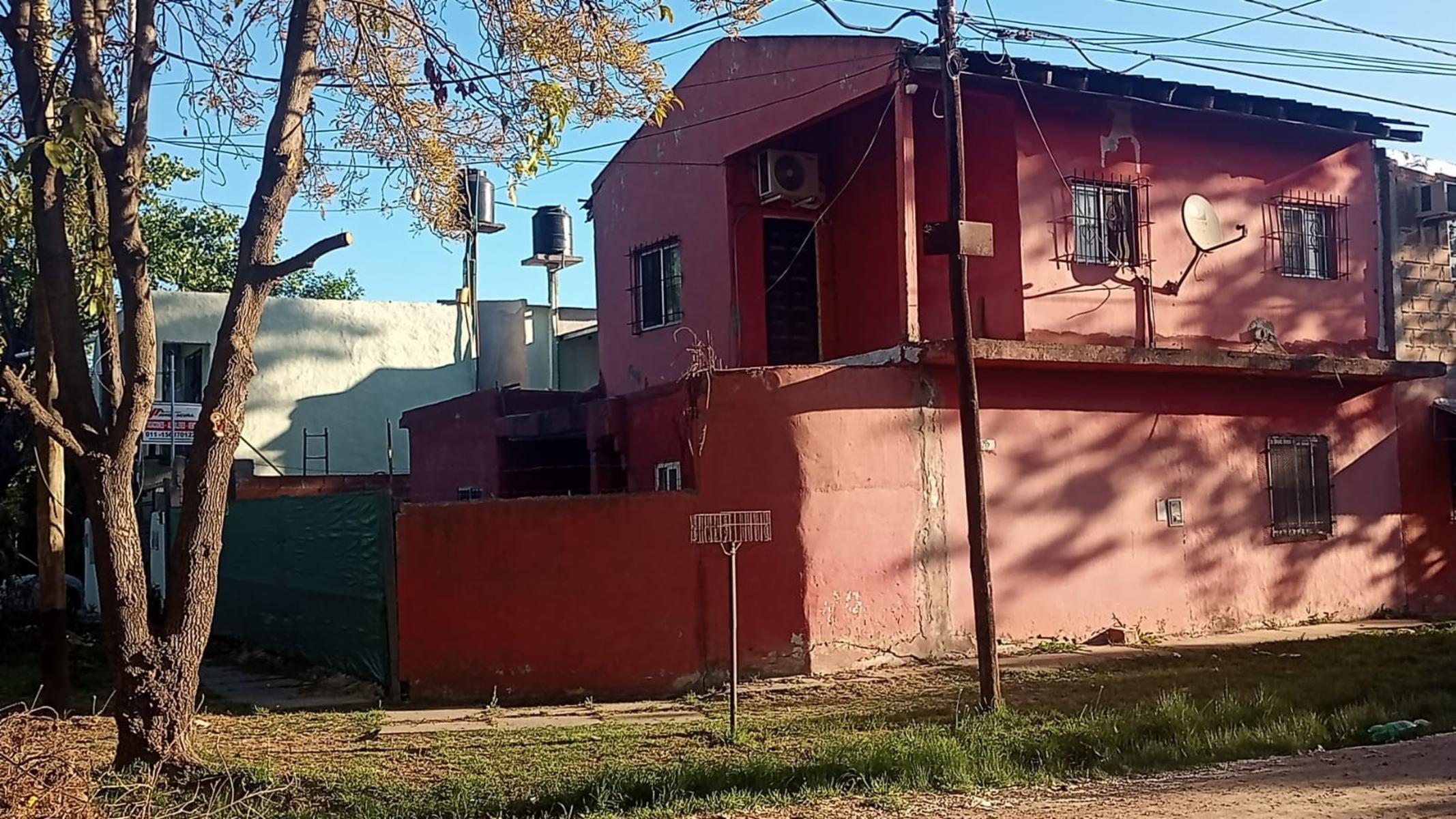 EXCELENTE CASA DE TRES AMBIENTES CON PATIO Y ENTRADA DE AUTO MAS UN DEPARTAMENTO DE DOS AMBIENTES — foto 8