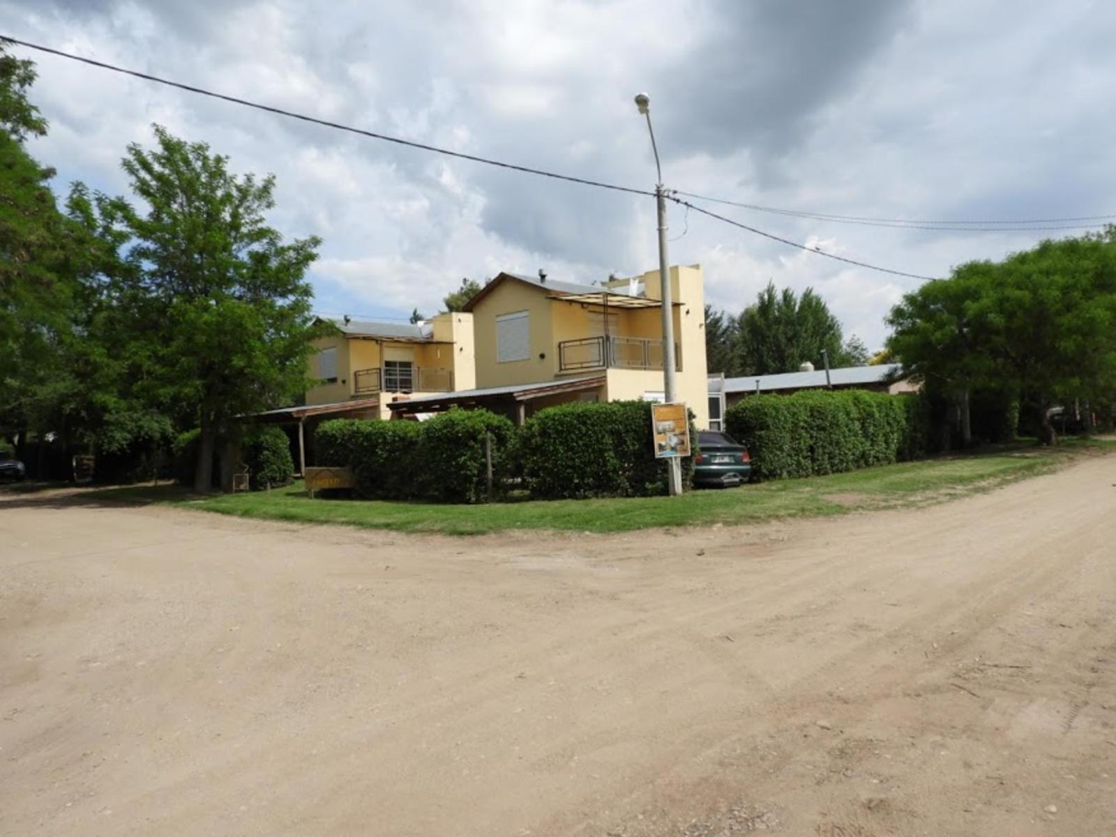 EXCELENTE COMPLEJO DE CABAÑAS TOTALMENTE EQUIPADO CON PISCINA SEMI CUBIERTA CLIMATIZADA FUNCIONANDO A PLENO TODO EL AÑO EN SIERRA DE LA VENTANA, VALLE HERMOSO CON SIERRAS Y RÍOS - 1