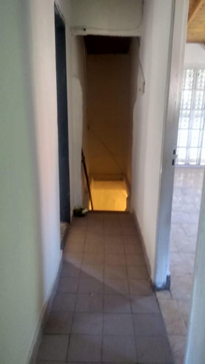EXCELENTE PROPIEDAD MULTIFAMILIAR, DOS CASAS DE TRES AMBIENTES Y FONDO LIBRE — foto 4