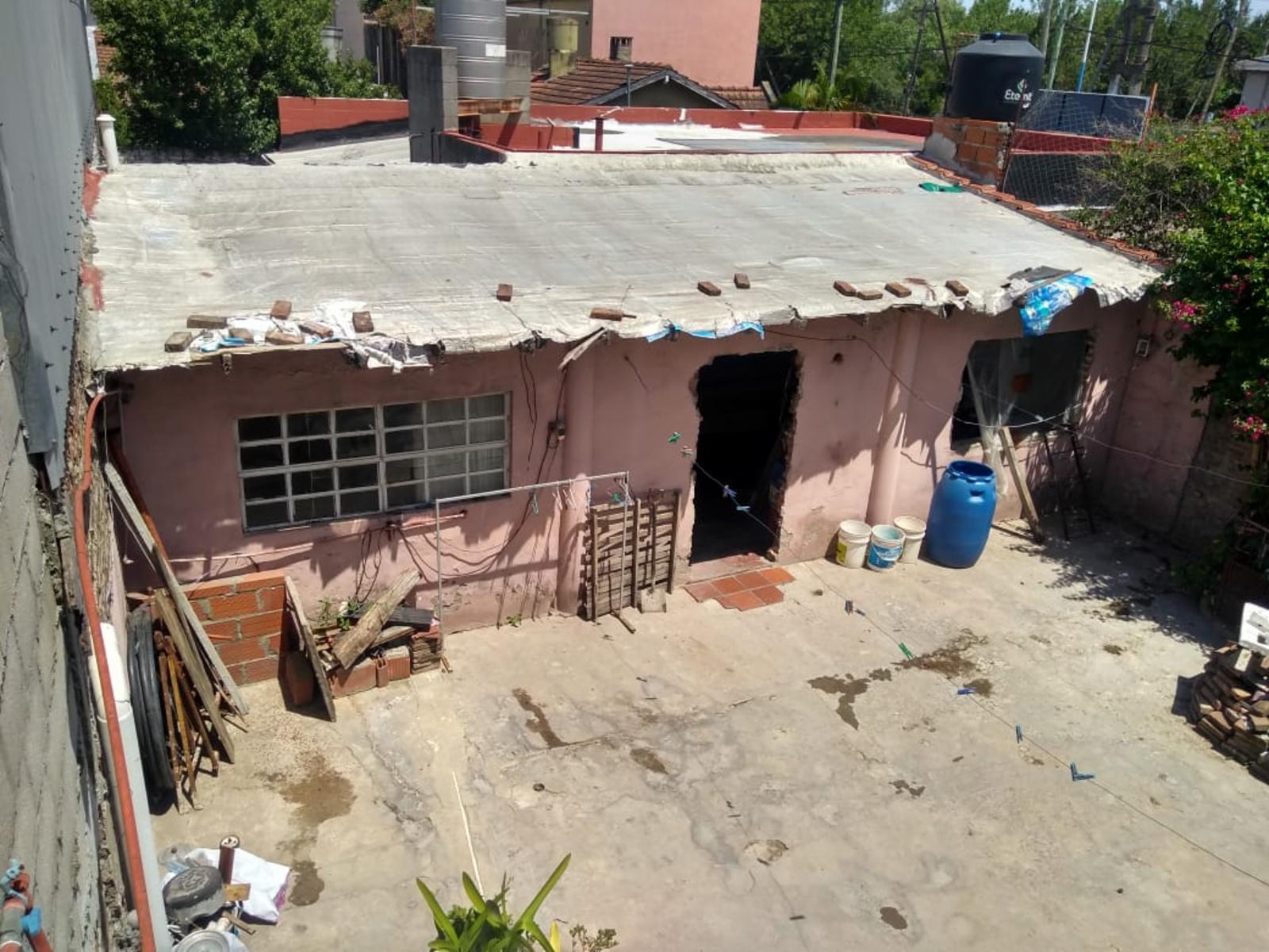 EXCELENTE PROPIEDAD DOS DORMITORIOS COCINA COMEDOR LAVADERO PATIO CASA ANTIGUA AL FONDO Y CASA DE TRES AMBIENTES A TERMINAR EN TERRAZA — foto 3