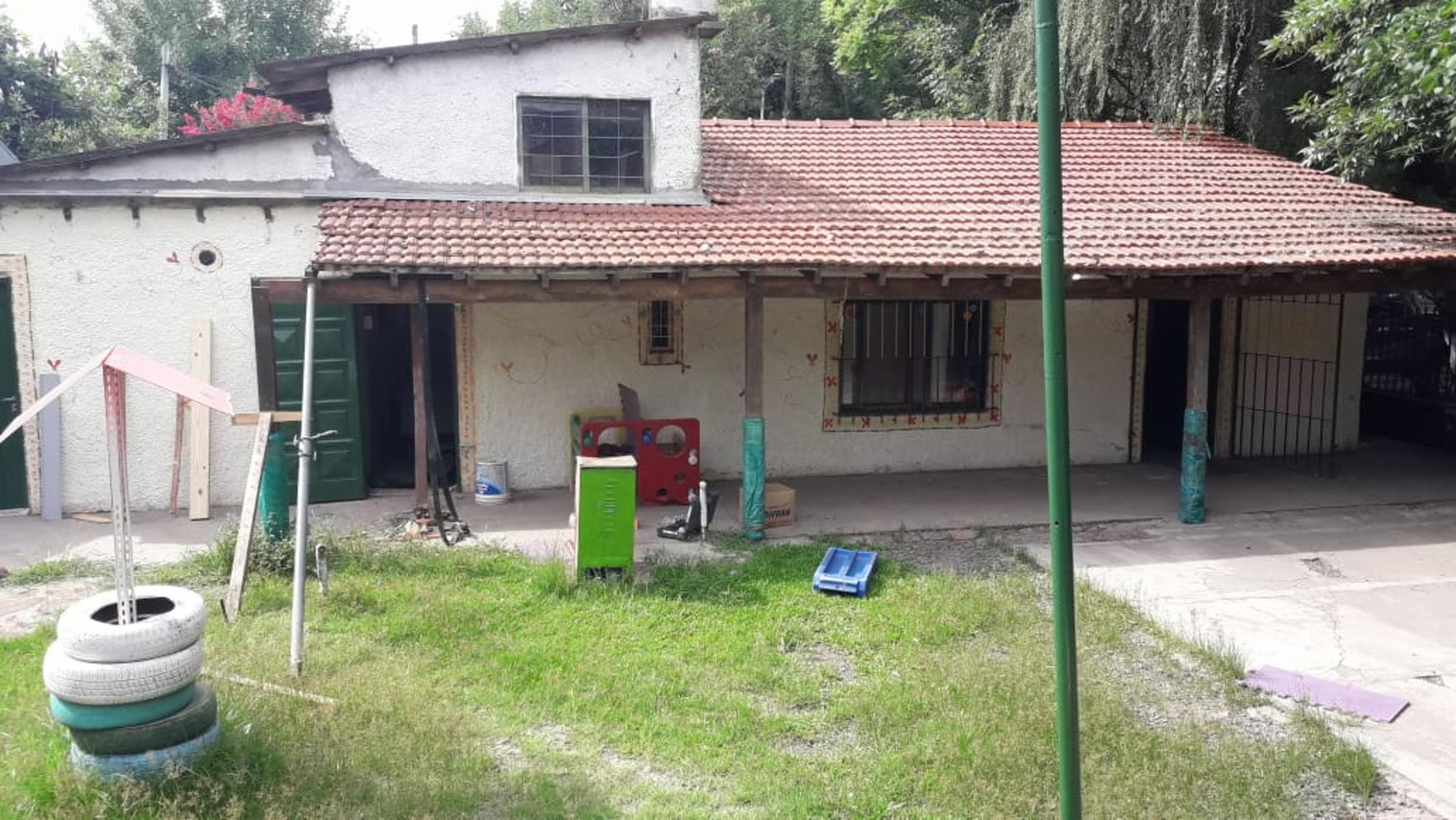 EXCELENTE PROPIEDAD DE CUATRO AMBIENTES SOBRE LOTE TERRENO DE 300 METROS CUADRADOS
