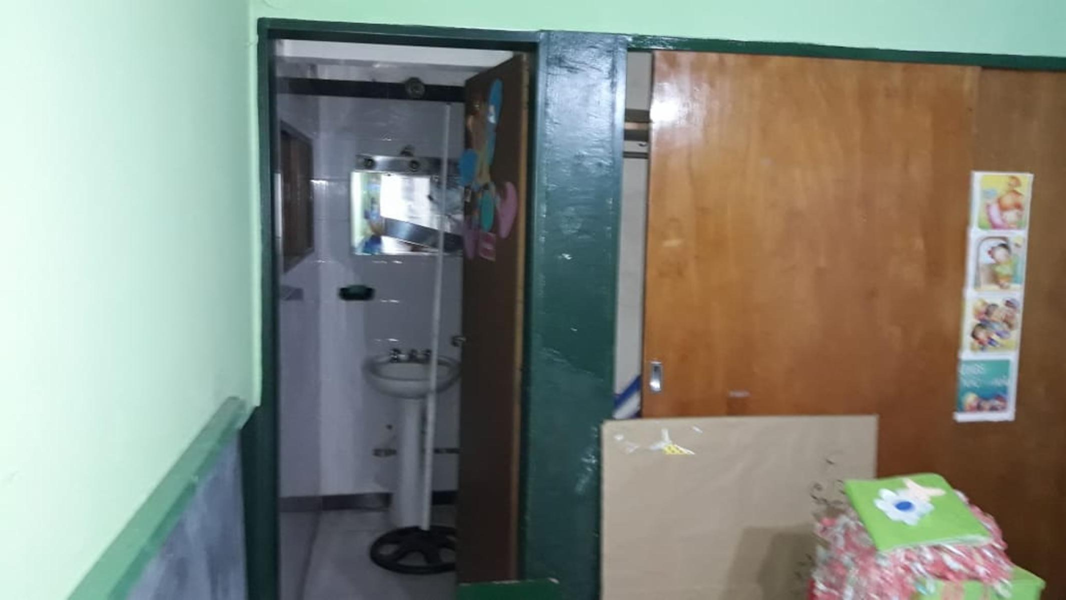 EXCELENTE PROPIEDAD DE CUATRO AMBIENTES SOBRE LOTE TERRENO DE 300 METROS CUADRADOS — foto 4