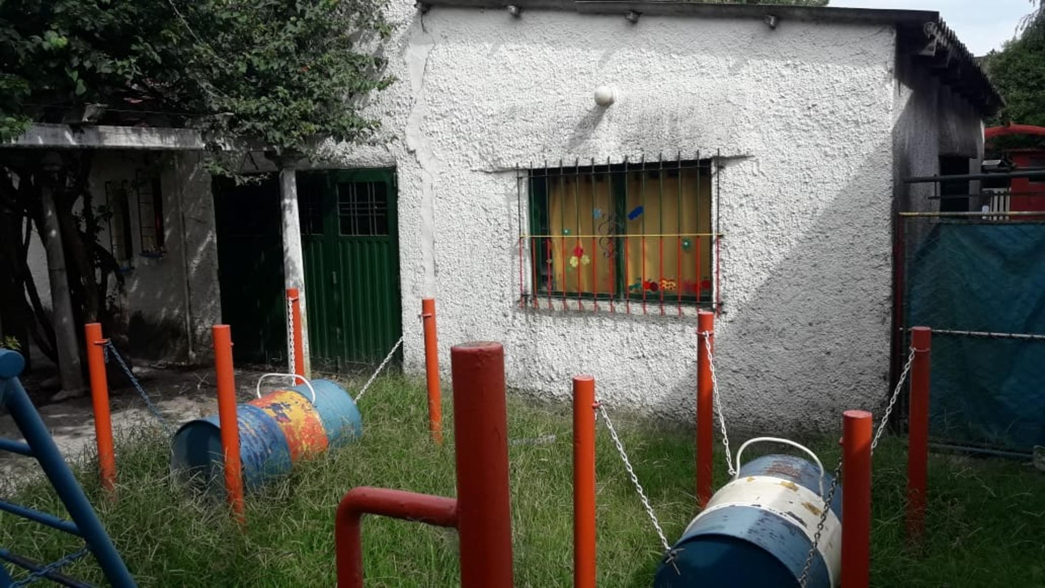 EXCELENTE PROPIEDAD DE CUATRO AMBIENTES SOBRE LOTE TERRENO DE 300 METROS CUADRADOS — foto 8