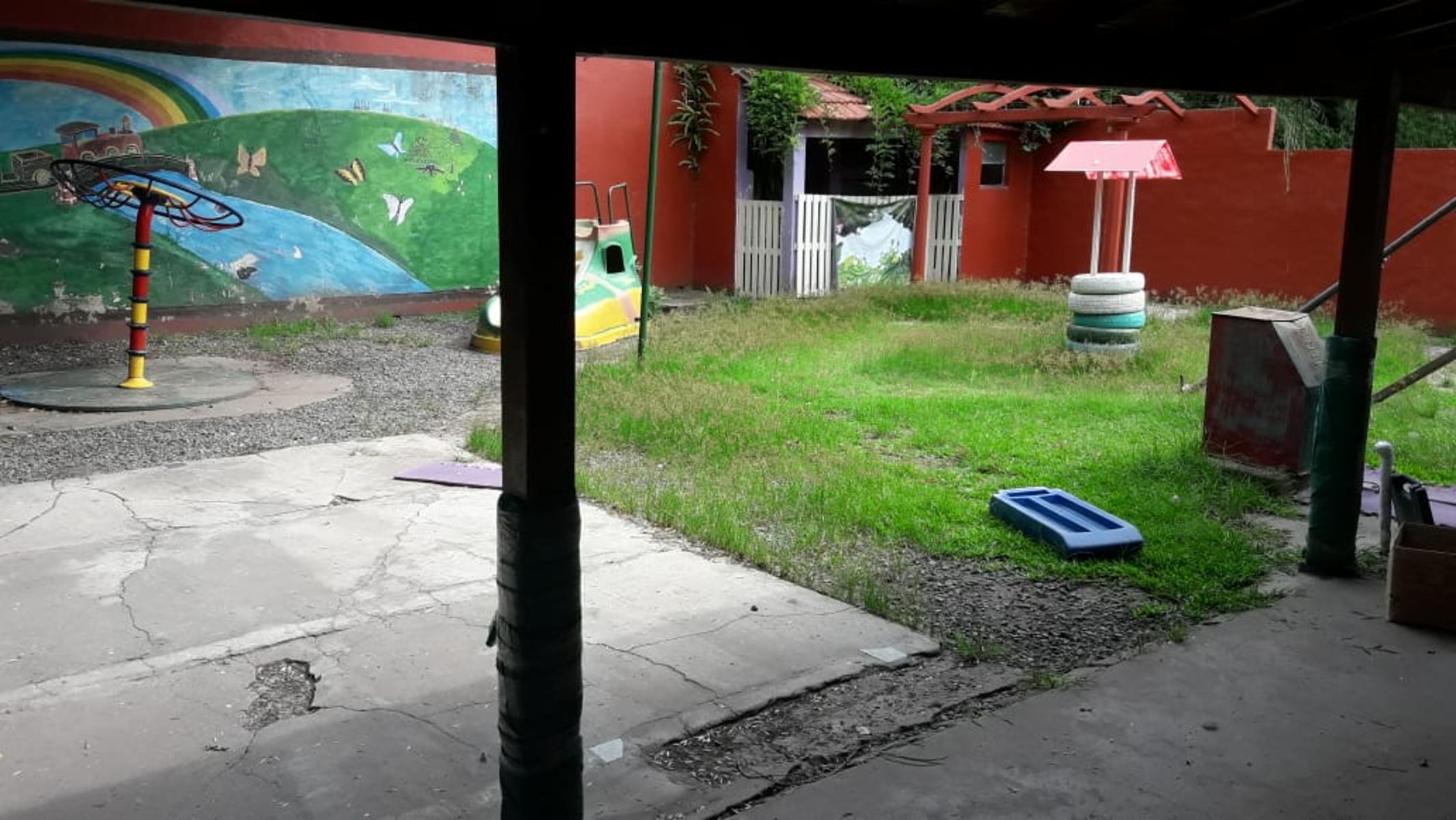 EXCELENTE PROPIEDAD DE CUATRO AMBIENTES SOBRE LOTE TERRENO DE 300 METROS CUADRADOS — foto 9