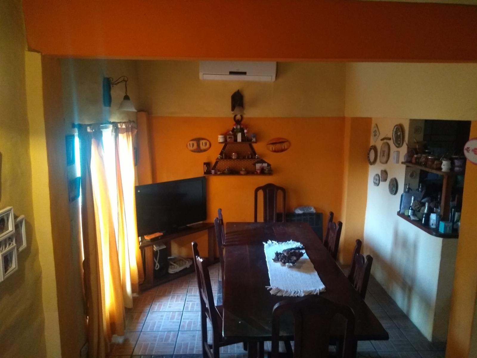 EXCELENTE PROPIEDAD DE TRES AMBIENTES CON GALPÓN PATIO Y ENTRADA DE AUTO — foto 2