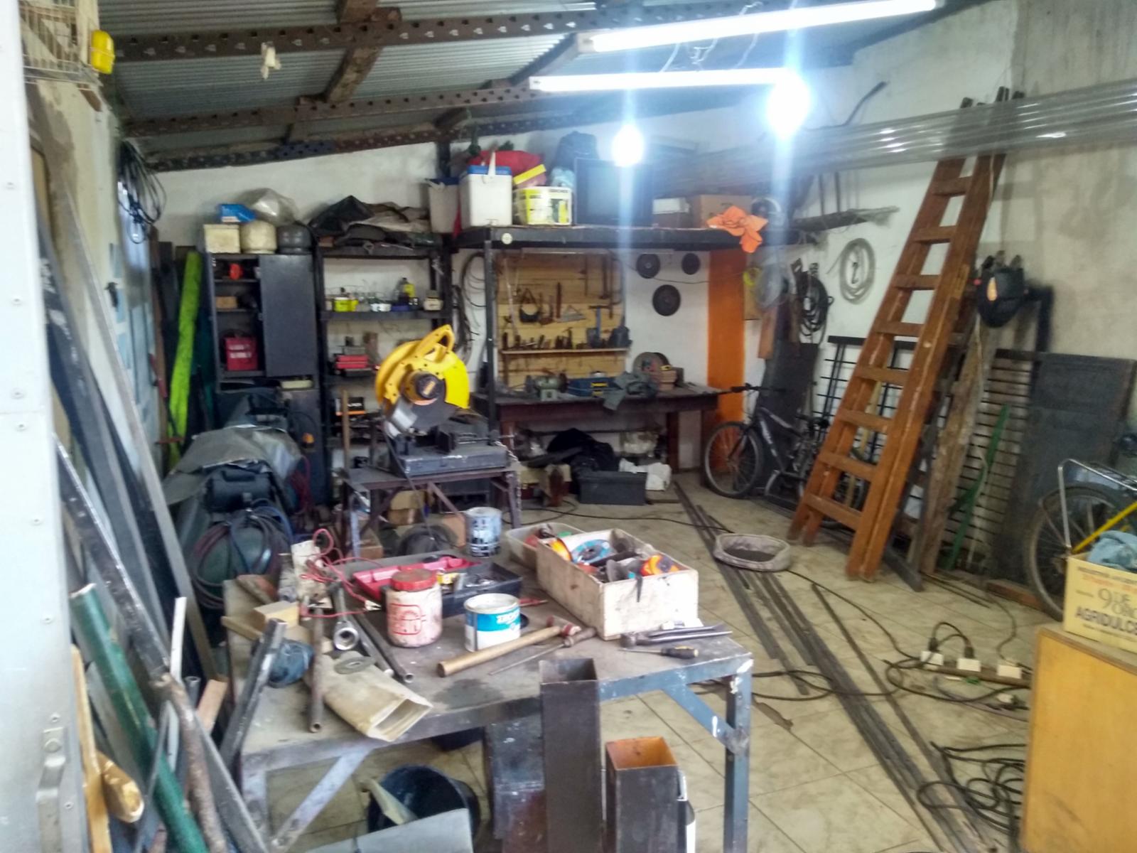 EXCELENTE PROPIEDAD DE TRES AMBIENTES CON GALPÓN PATIO Y ENTRADA DE AUTO — foto 7