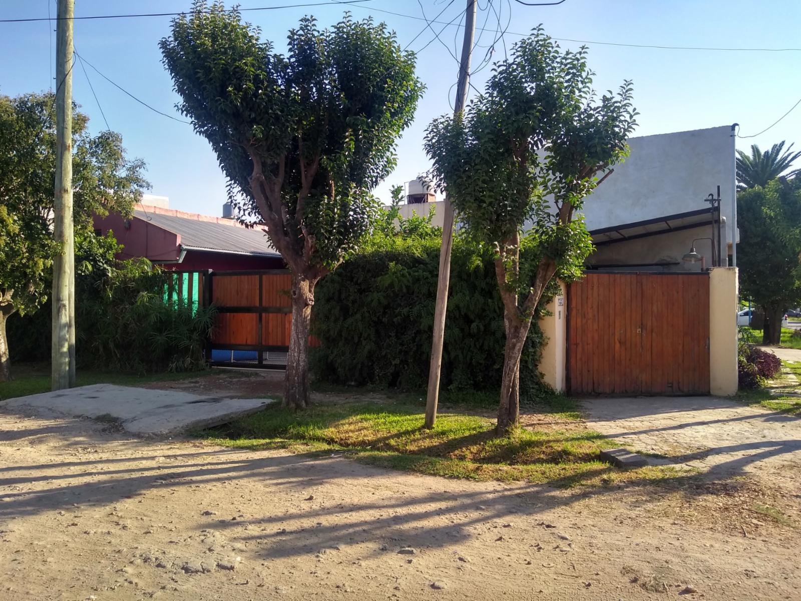 EXCELENTE PROPIEDAD DE TRES AMBIENTES CON GALPÓN PATIO Y ENTRADA DE AUTO — foto 8