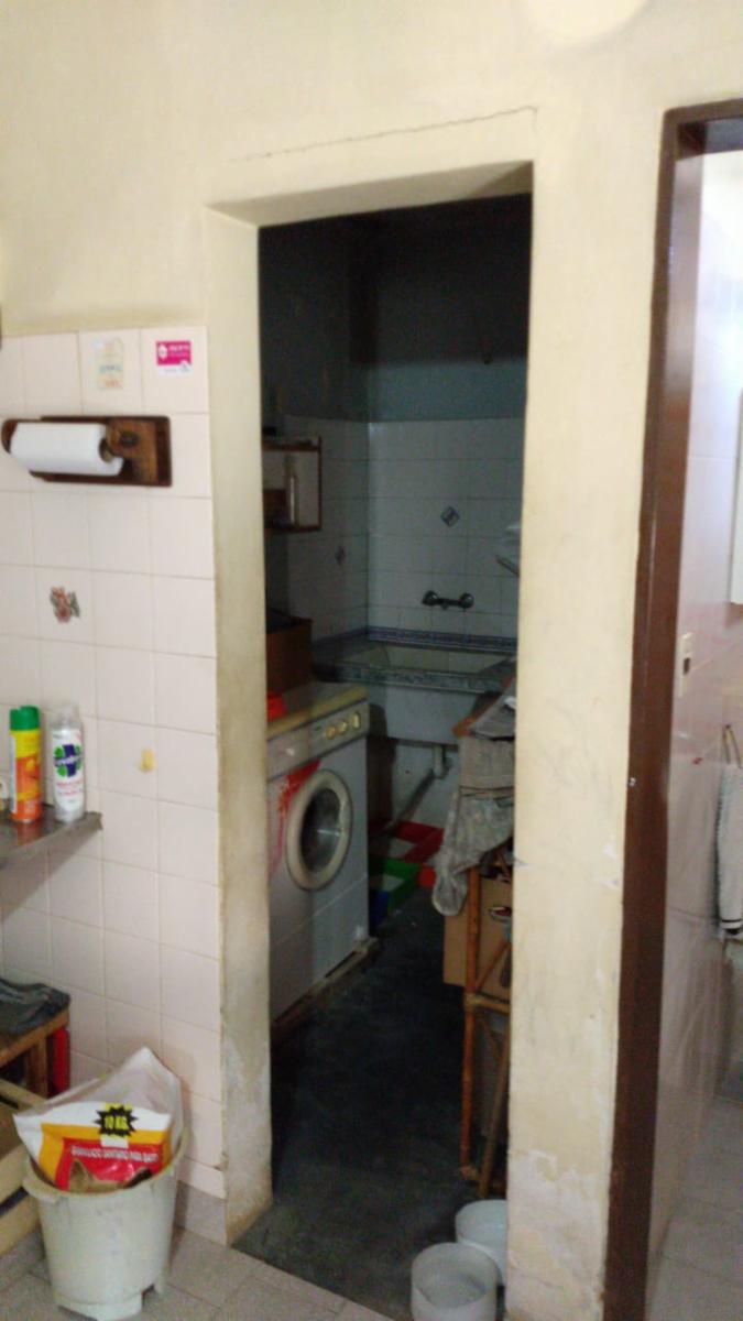 EXCELENTE CASA MULTIFAMILIAR AL FRENTE CASA TRES AMBIENTES CON PATIO Y ENTRADA DE AUTO Y AL FONDO CASA DOS AMBIENTES AMPLIO — foto 9
