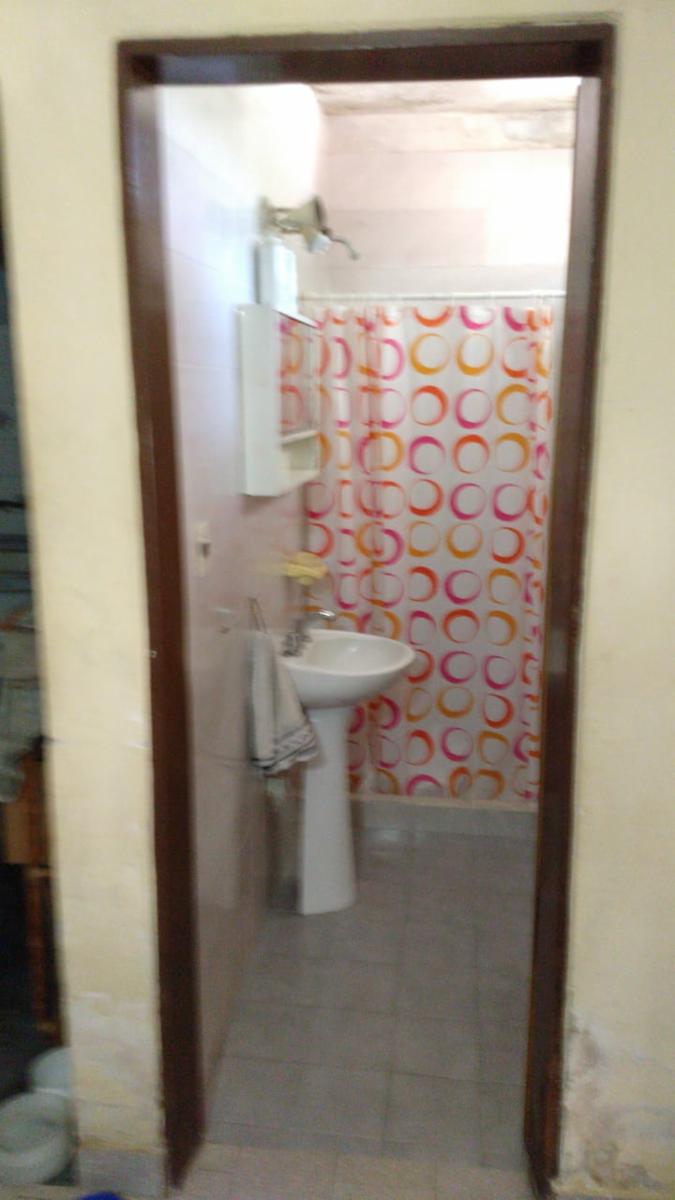 EXCELENTE CASA MULTIFAMILIAR AL FRENTE CASA TRES AMBIENTES CON PATIO Y ENTRADA DE AUTO Y AL FONDO CASA DOS AMBIENTES AMPLIO — foto 10