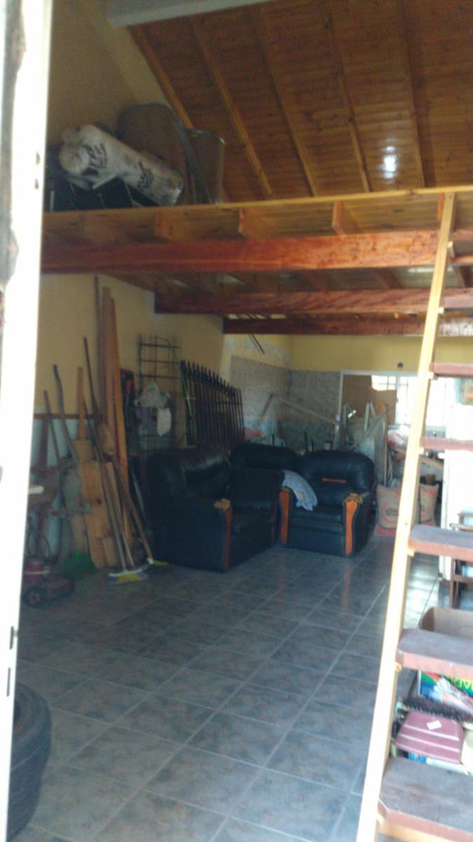 EXCELENTE PROPIEDAD DE CUATRO AMBIENTES JARDIN PATIO Y FONDO LIBRE — foto 4
