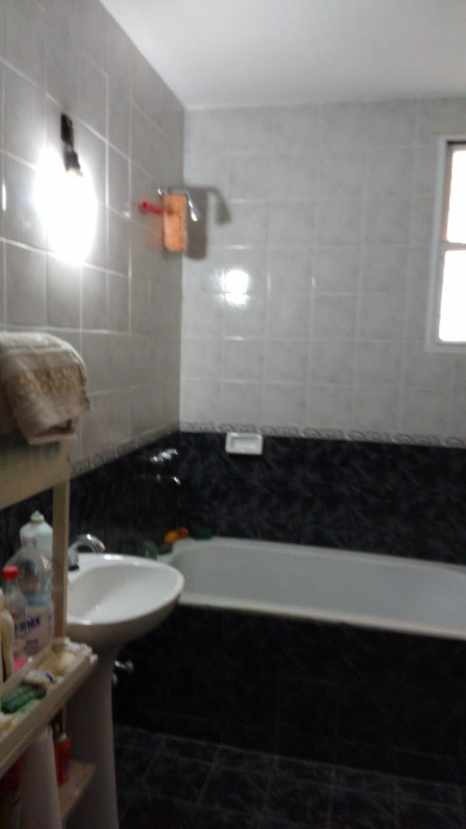 EXCELENTE PROPIEDAD DE CUATRO AMBIENTES JARDIN PATIO Y FONDO LIBRE — foto 6