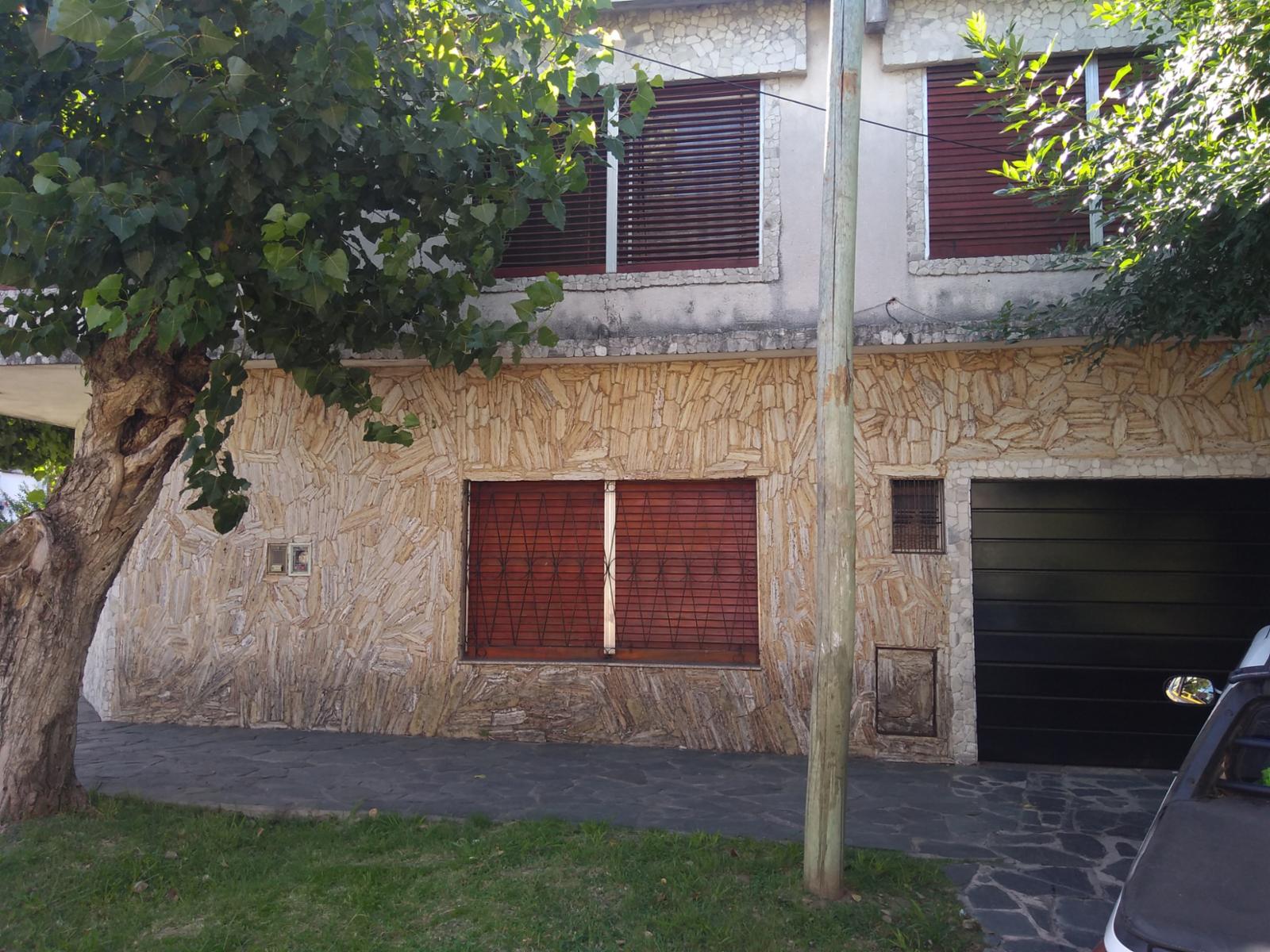 EXCELENTE PROPIEDAD MULTIFAMILIAR CON QUINCHO CUBIERTO PATIO TERRAZA Y GARAGE — foto 5