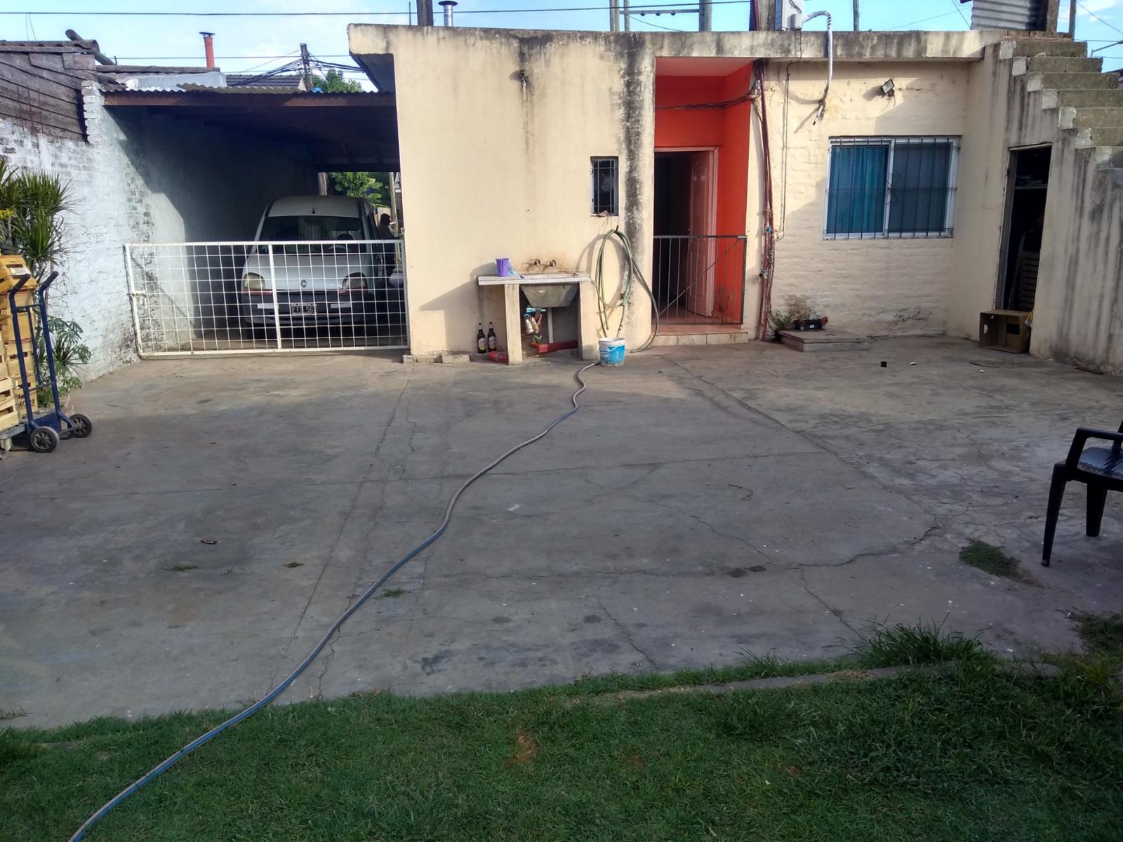EXCELENTE PROPIEDAD CASA DE TRES AMBIENTES CON LOCAL COMERCIAL ENTRADA DE AUTO PATIO Y FONDO LIBRE — foto 8