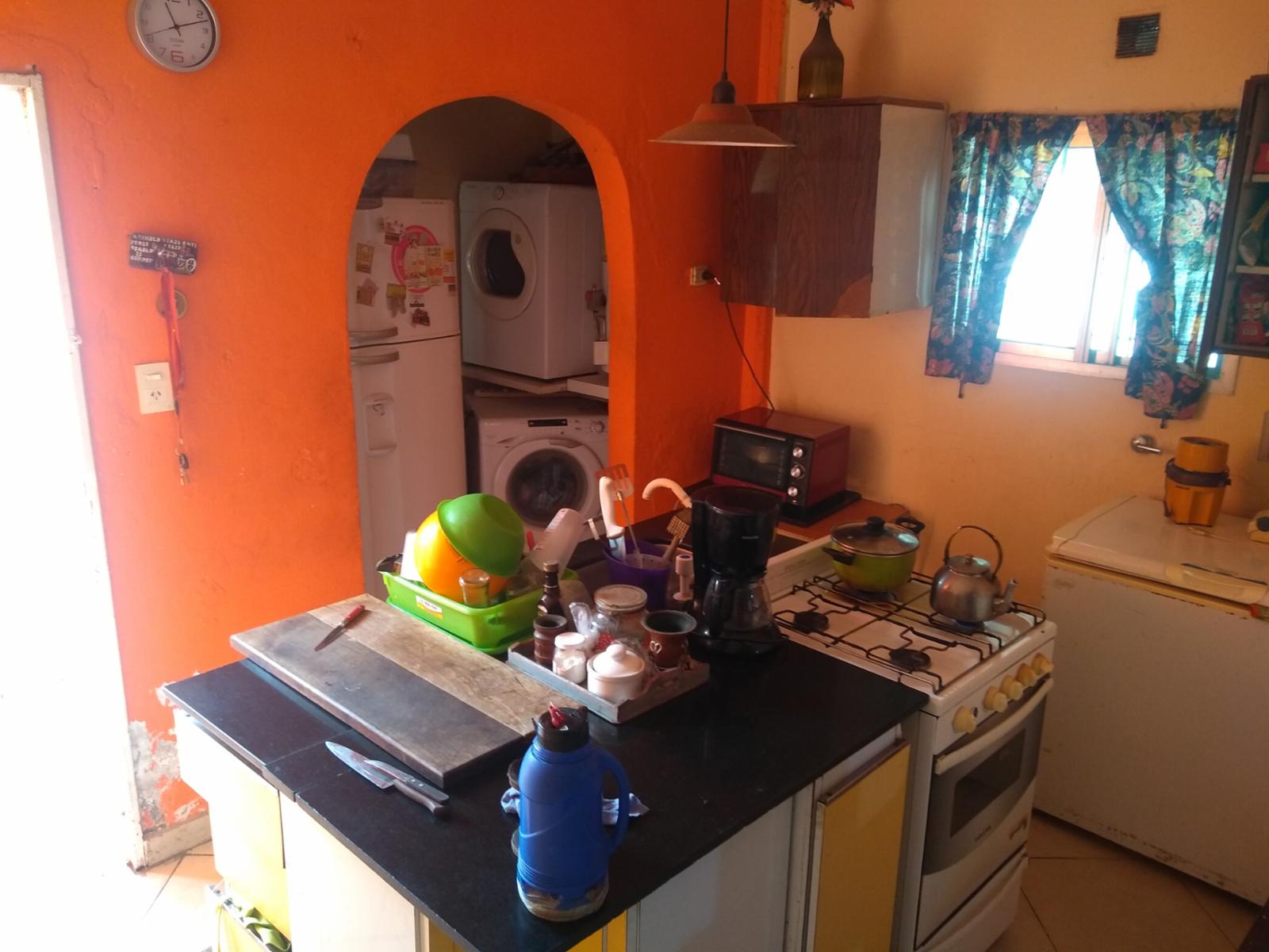 EXCELENTE PROPIEDAD CASA DE TRES AMBIENTES CON LOCAL COMERCIAL ENTRADA DE AUTO PATIO Y FONDO LIBRE — foto 11