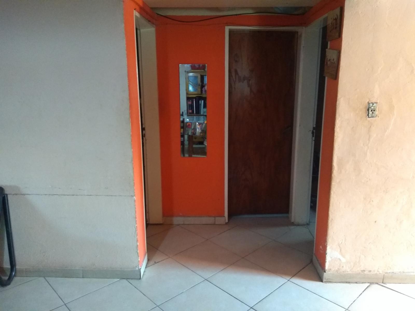EXCELENTE PROPIEDAD CASA DE TRES AMBIENTES CON LOCAL COMERCIAL ENTRADA DE AUTO PATIO Y FONDO LIBRE — foto 12