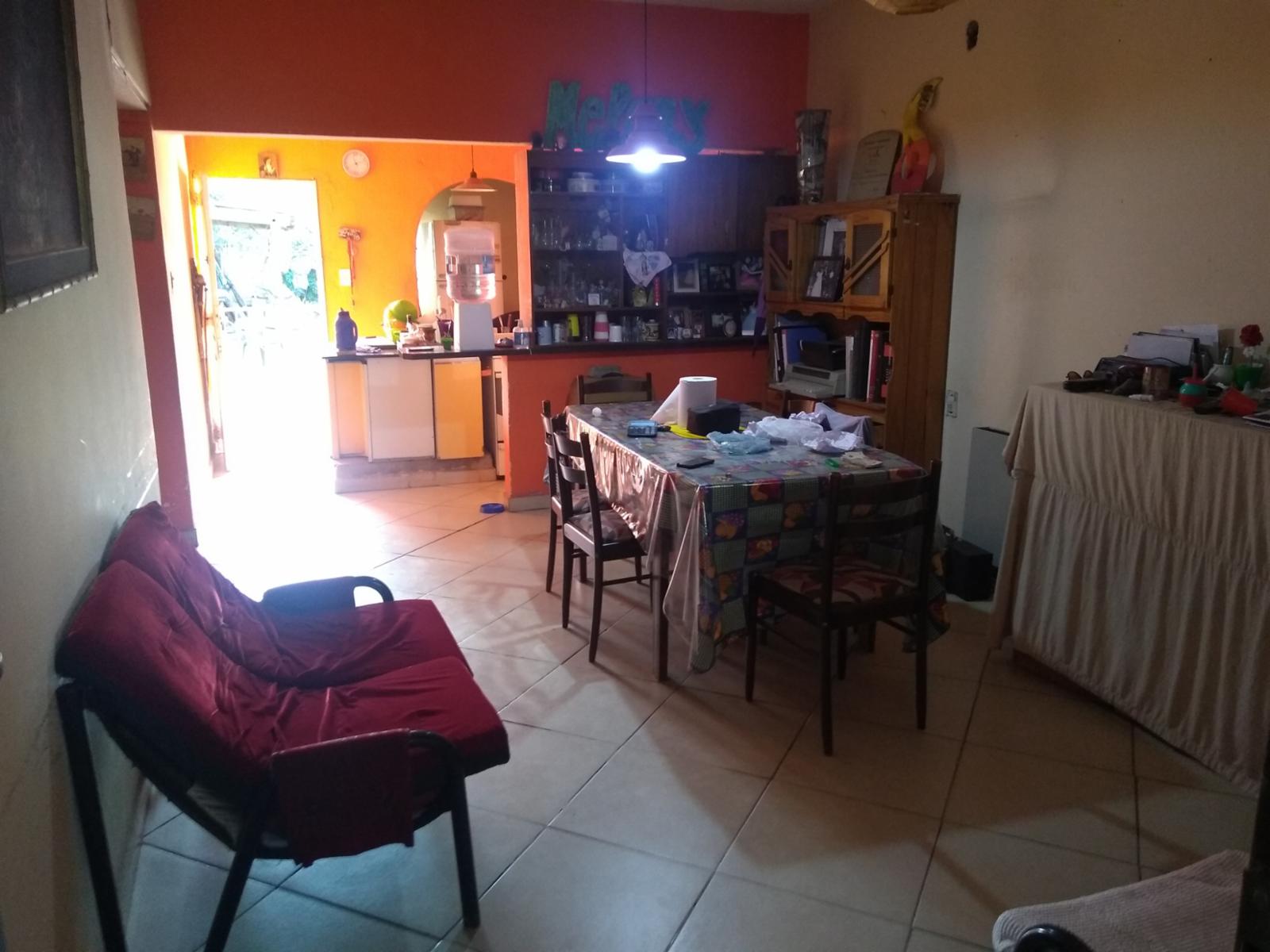 EXCELENTE PROPIEDAD CASA DE TRES AMBIENTES CON LOCAL COMERCIAL ENTRADA DE AUTO PATIO Y FONDO LIBRE — foto 13