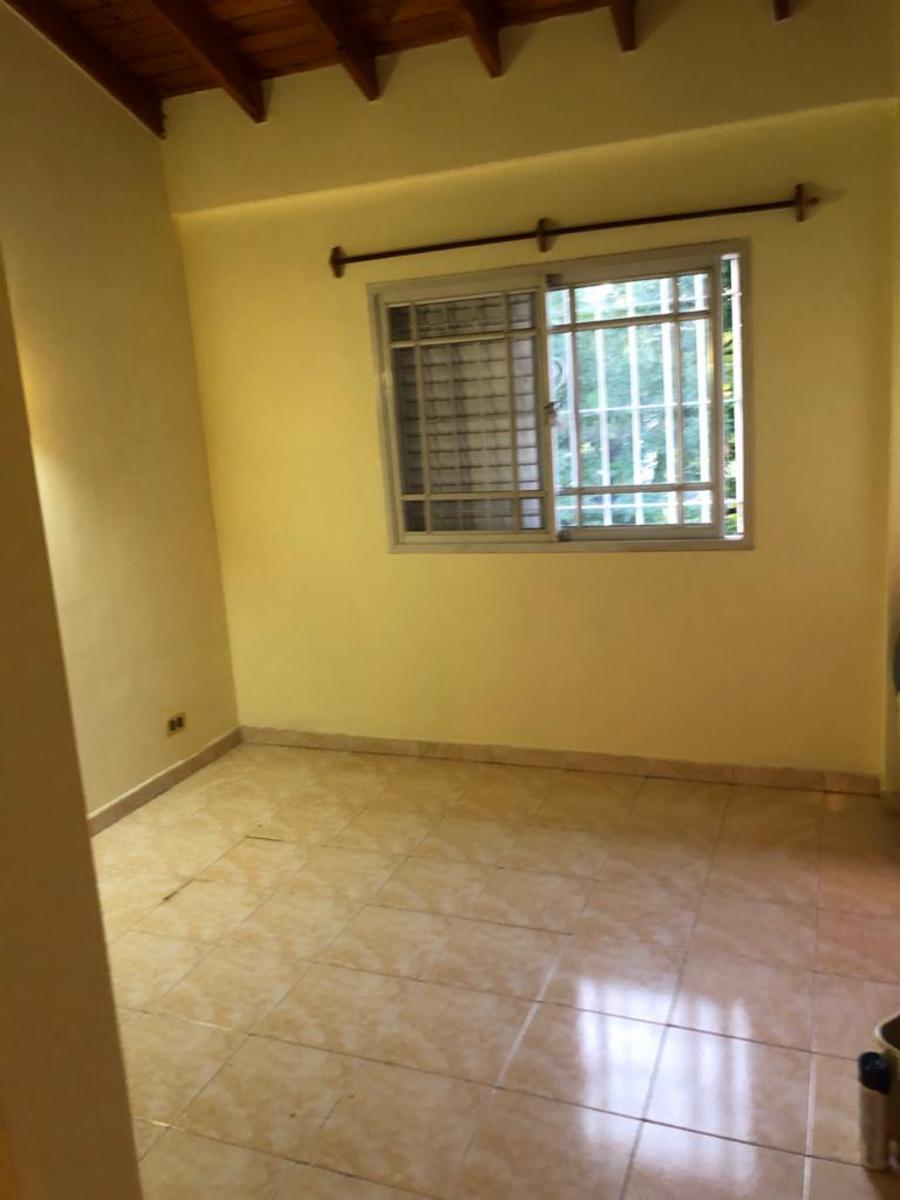 EXCELENTE PROPIEDAD DE TRES AMBIENTES CON GARAGE CUBIERTO JARDIN Y PATIO TERRAZA — foto 7
