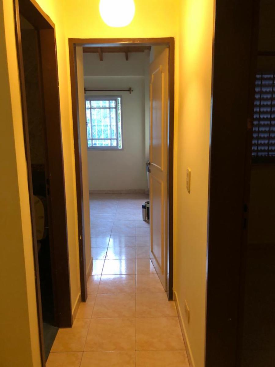 EXCELENTE PROPIEDAD DE TRES AMBIENTES CON GARAGE CUBIERTO JARDIN Y PATIO TERRAZA — foto 9