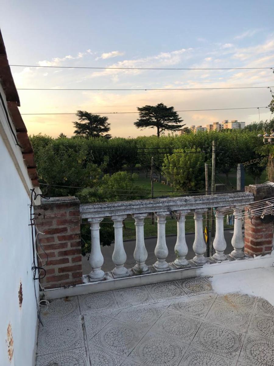 EXCELENTE PROPIEDAD DE TRES AMBIENTES CON GARAGE CUBIERTO JARDIN Y PATIO TERRAZA — foto 12