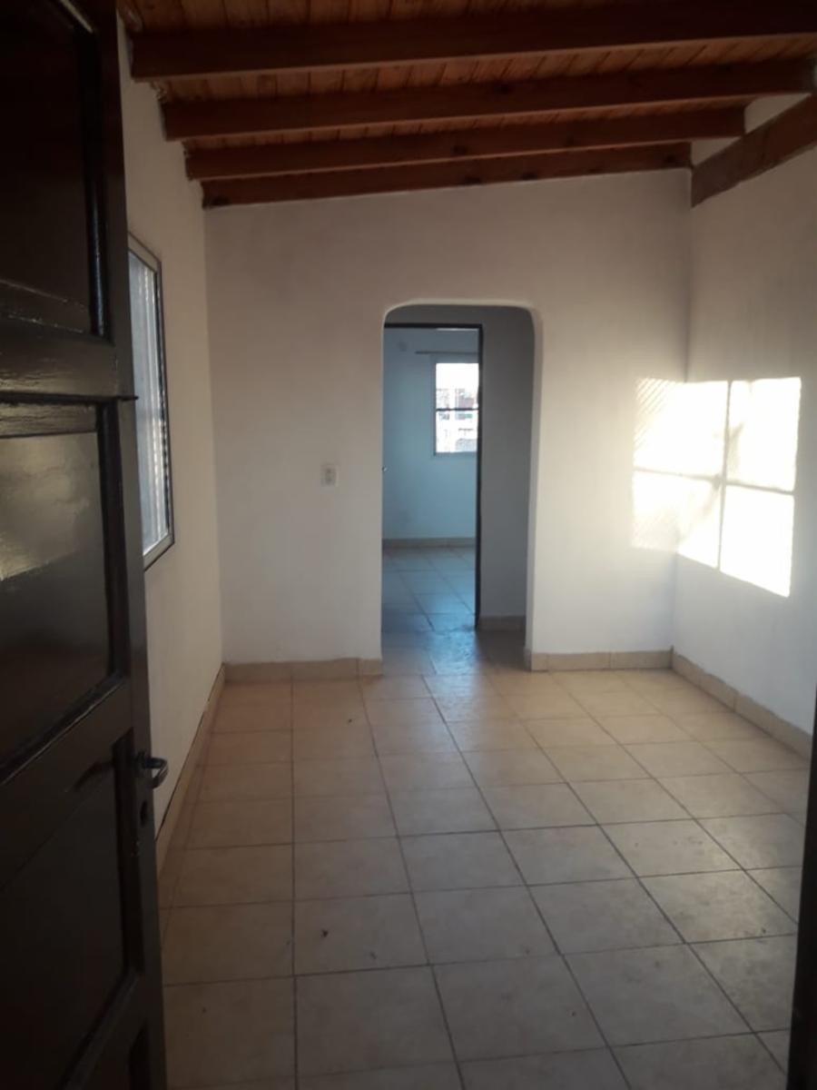 EXCELENTE PROPIEDAD DE TRES AMBIENTES CON GARAGE CUBIERTO JARDIN Y PATIO TERRAZA — foto 15