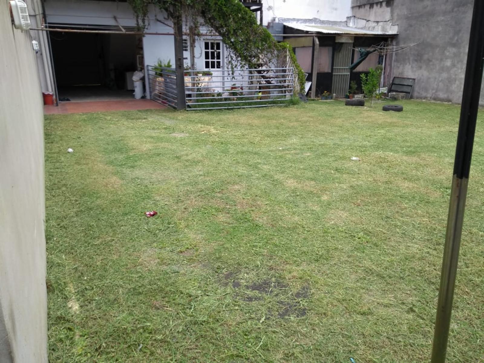 EXCELENTE PROPIEDAD UBICADO EN EL CENTRO DE GARIN, DEPARTAMENTO DOS AMBIENTES Y MEDIO AMPLIO EN PRIMER PISO, COCHERA CUBIERTA, PATIO PARQUE, PARRILLA, — foto 9