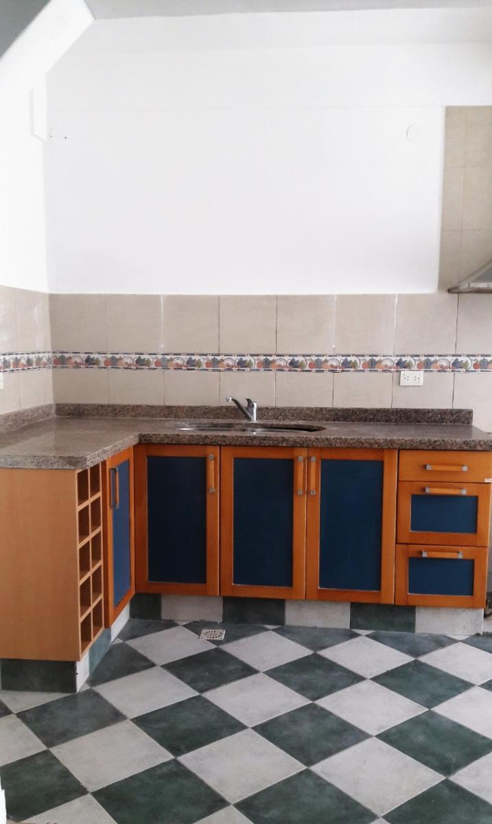 EXCELENTE PROPIEDAD CASA MULTIFAMILIAR MAS DEPARTAMENTO Y LOCAL COMERCIAL LISTO PARA HABITAR EN BUENA UBICACIÓN — foto 5