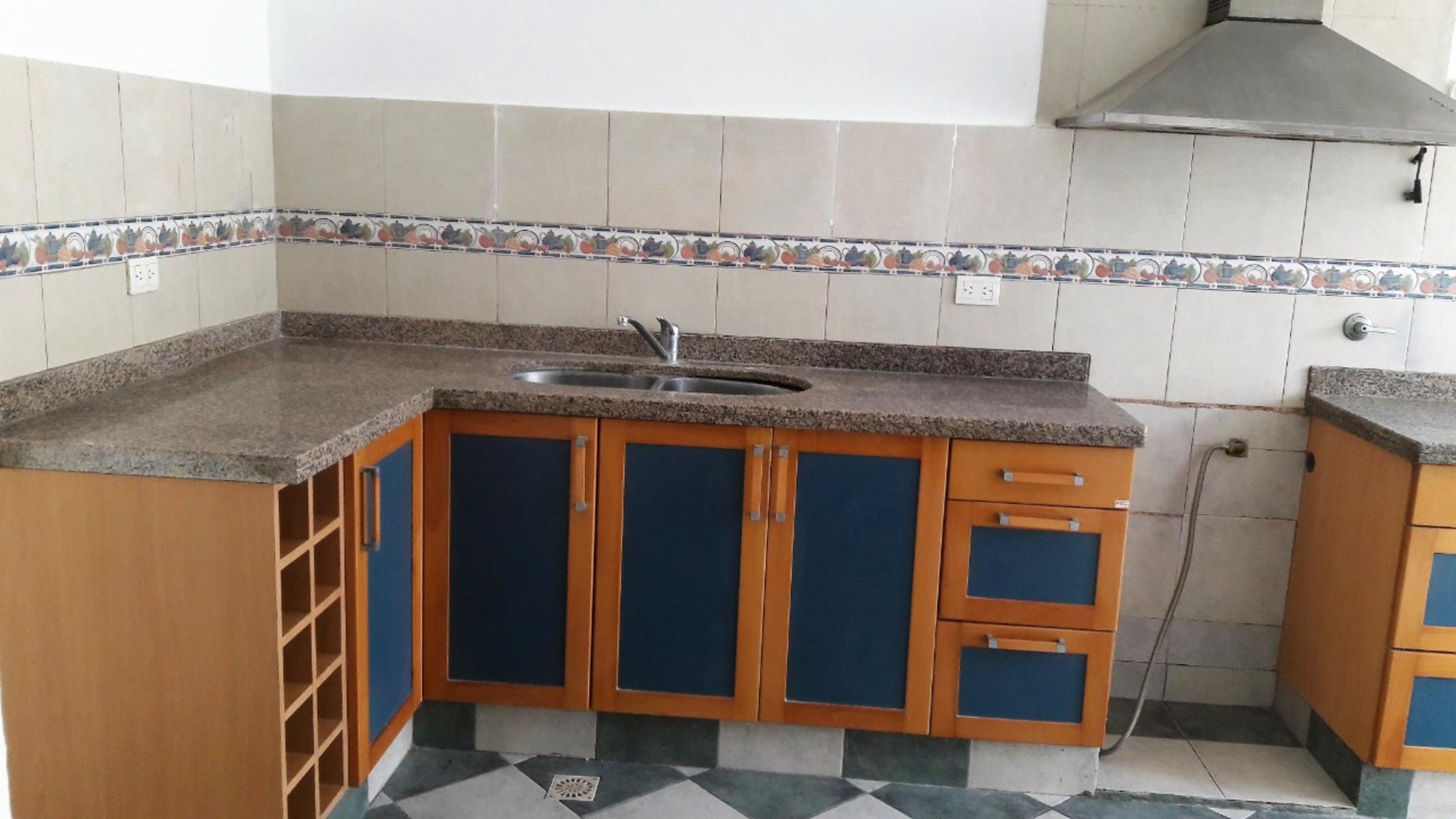 EXCELENTE PROPIEDAD CASA MULTIFAMILIAR MAS DEPARTAMENTO Y LOCAL COMERCIAL LISTO PARA HABITAR EN BUENA UBICACIÓN — foto 11