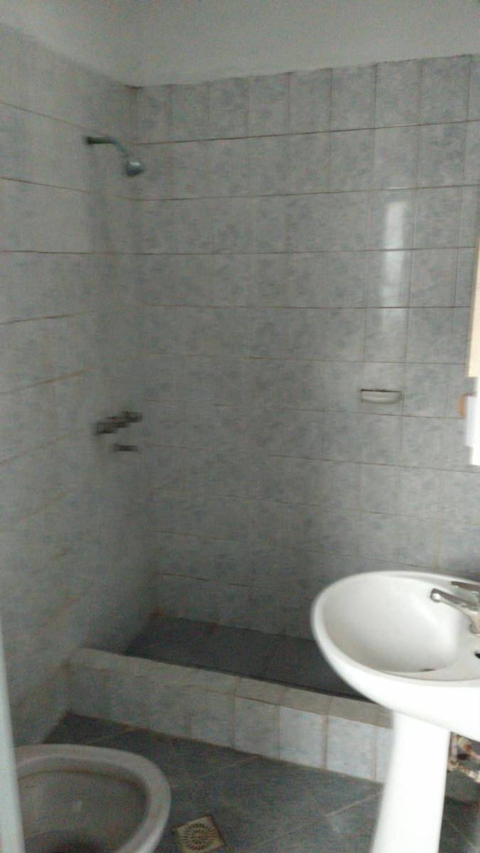 EXCELENTE PROPIEDAD DE TRES AMBIENTES MAS DOS DEPARTAMENTOS DE DOS AMBIENTES CON ENTRADA DE AUTO — foto 7