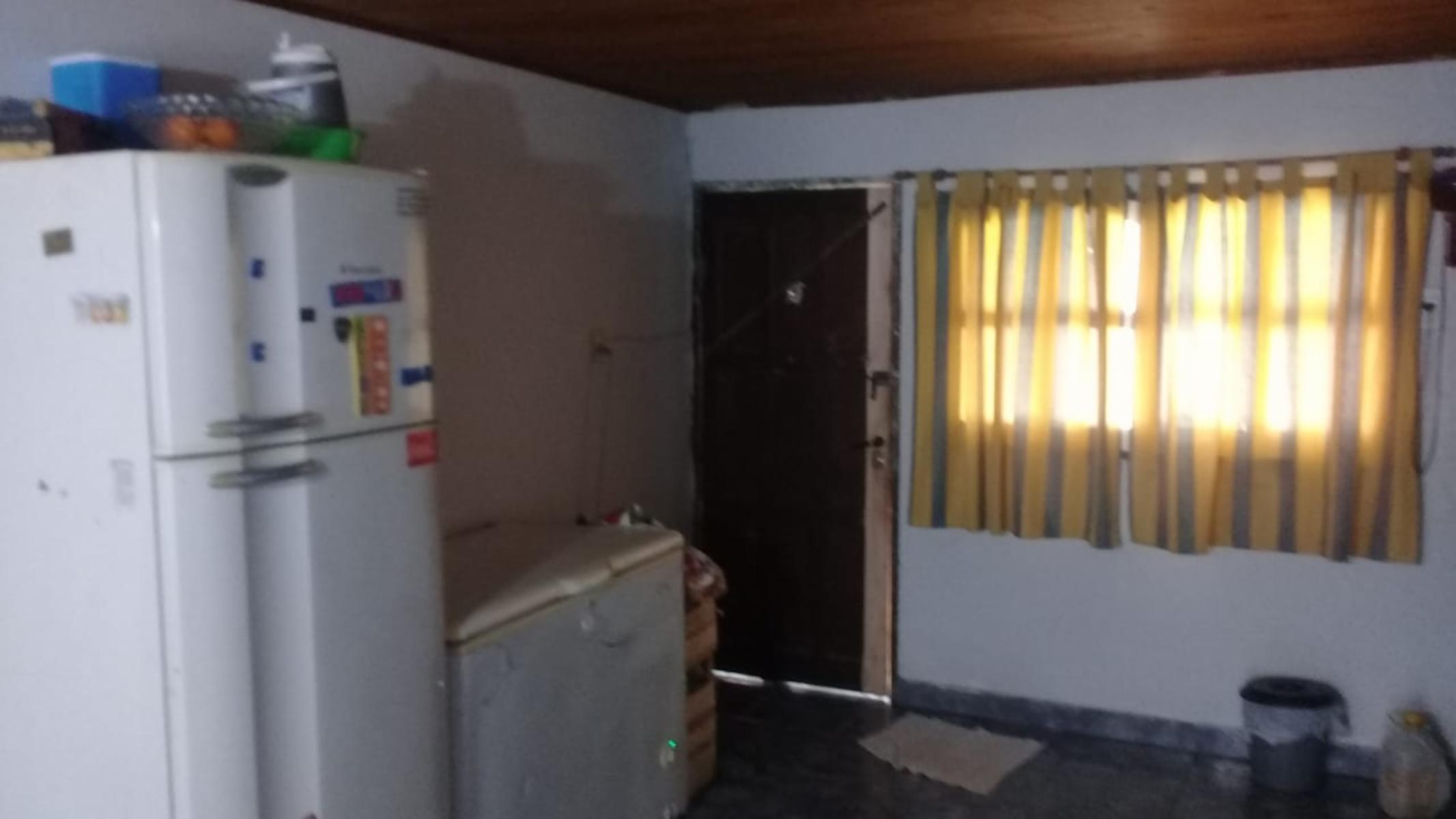 EXCELENTE PROPIEDAD CASA TRES AMBIENTES CON ENTRADA DE AUTO JARDIN PATIO Y FONDO LIBRE — foto 3