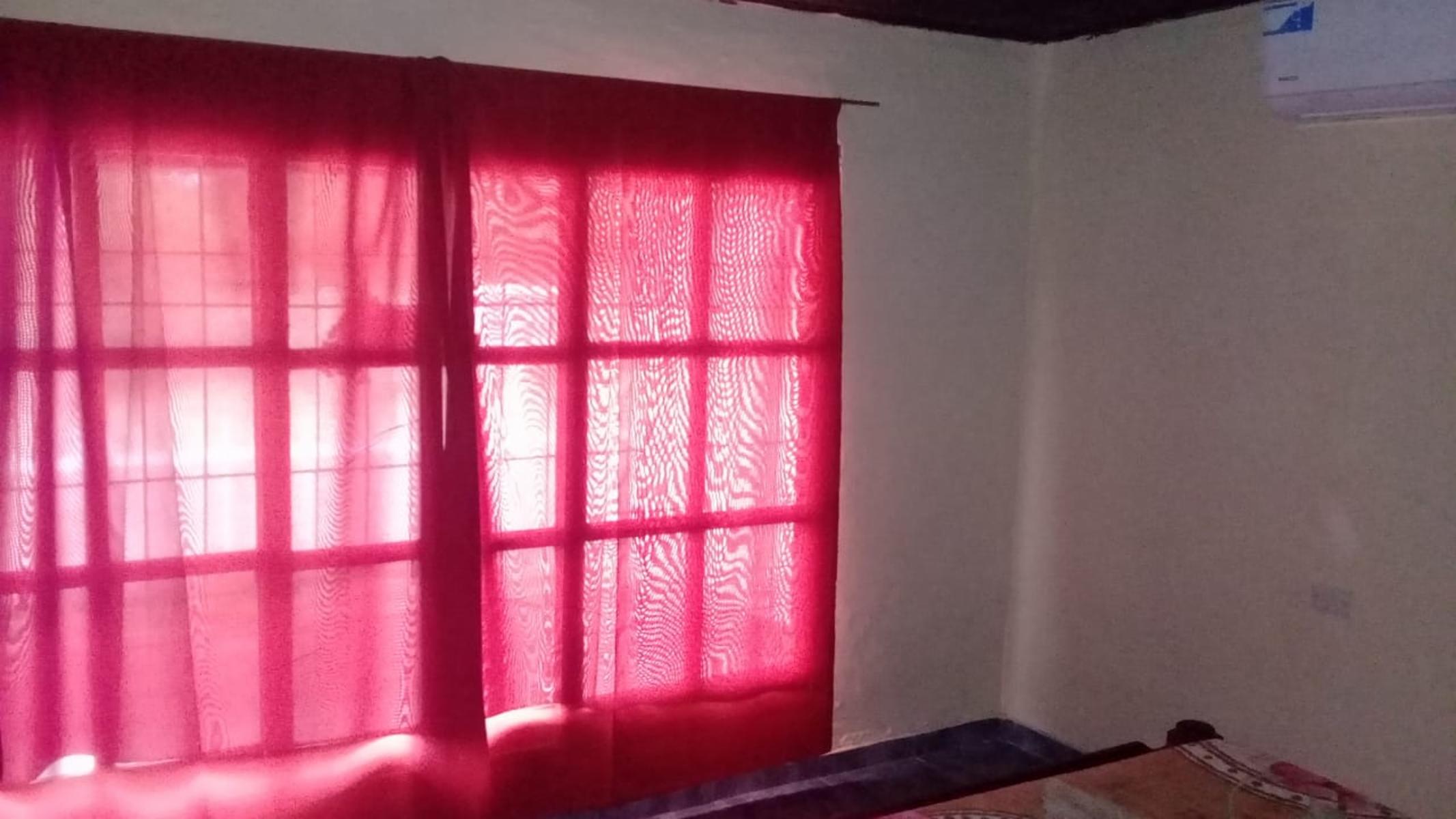 EXCELENTE PROPIEDAD CASA TRES AMBIENTES CON ENTRADA DE AUTO JARDIN PATIO Y FONDO LIBRE — foto 4