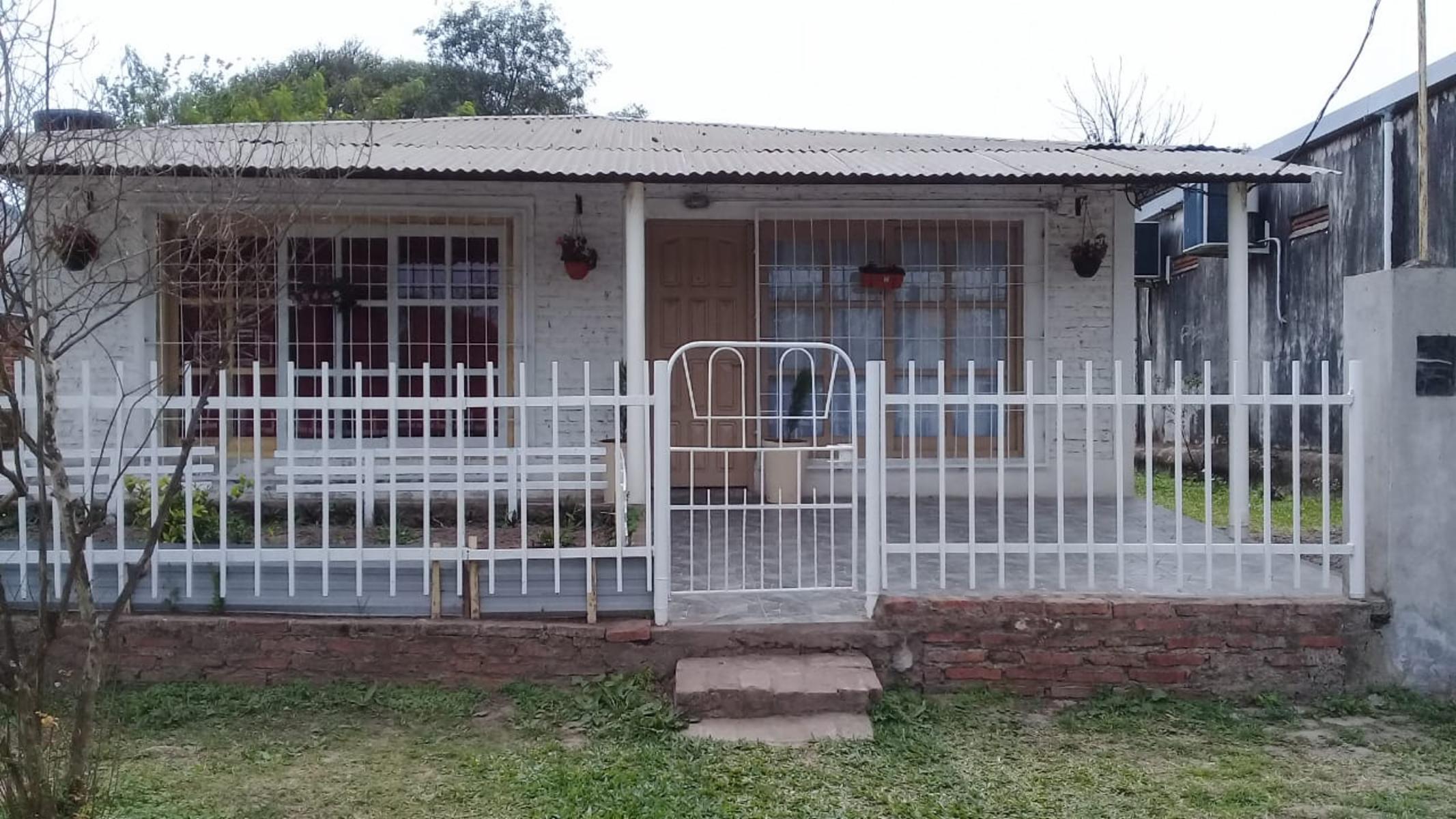 EXCELENTE PROPIEDAD CASA TRES AMBIENTES CON ENTRADA DE AUTO JARDIN PATIO Y FONDO LIBRE — foto 7