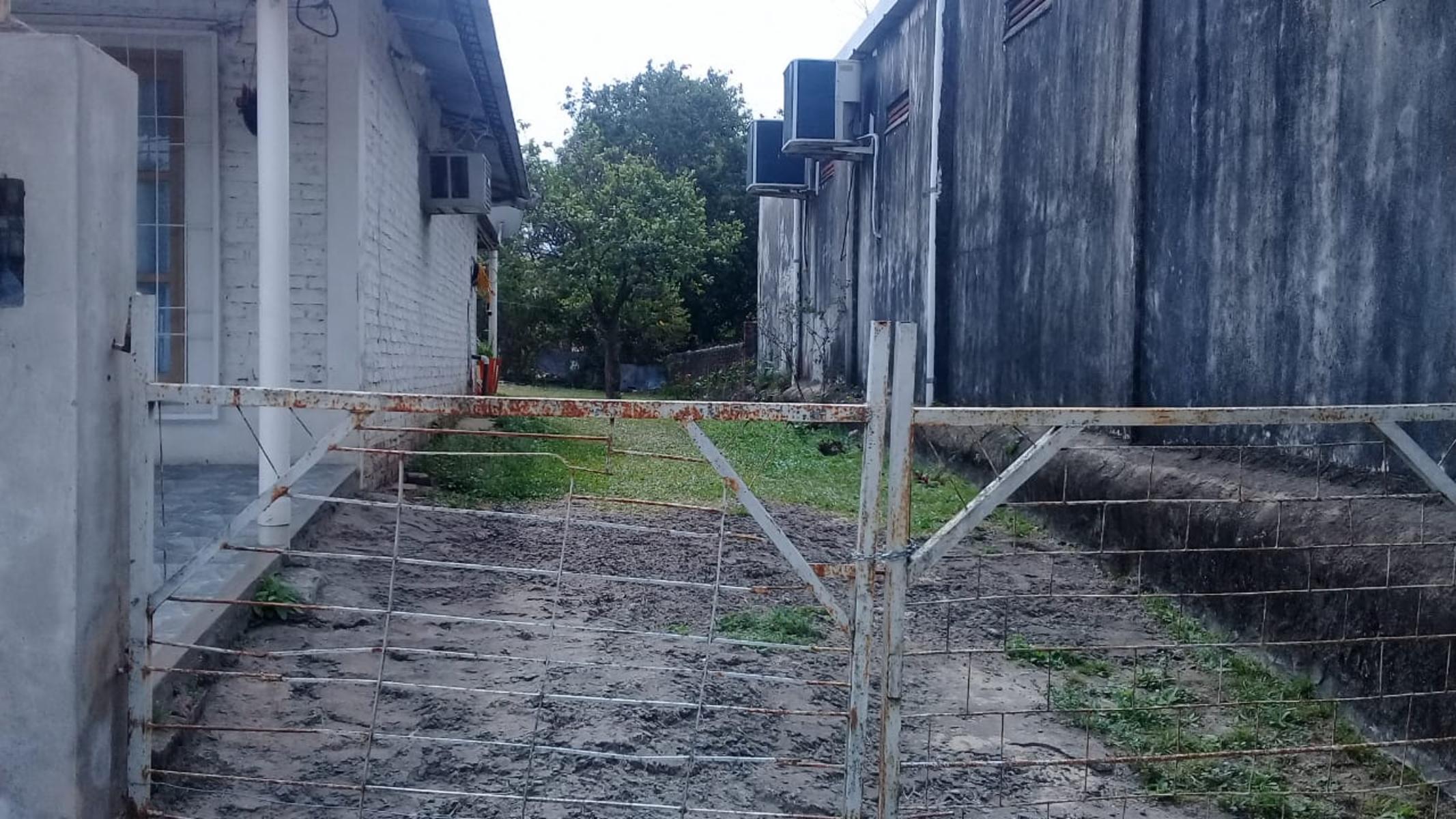 EXCELENTE PROPIEDAD CASA TRES AMBIENTES CON ENTRADA DE AUTO JARDIN PATIO Y FONDO LIBRE — foto 9
