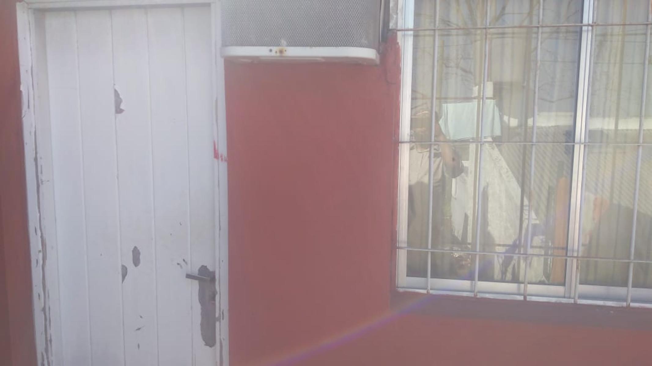 Excelente propiedad de cinco dormitorios con entrada de auto y local comercial