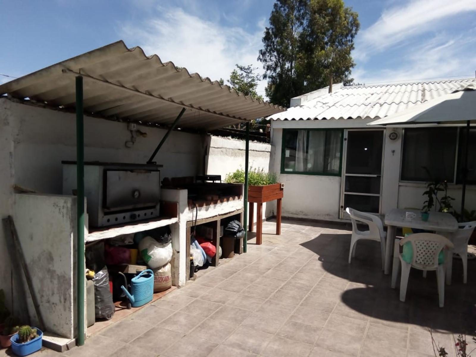 EXCELENTE PROPIEDAD EN BENAVIDEZ CASA DE TRES AMBIENTES MAS CUARTO DE HUESPEDES CON ENTRADA DE AUTO Y FONDO LIBRE — foto 4