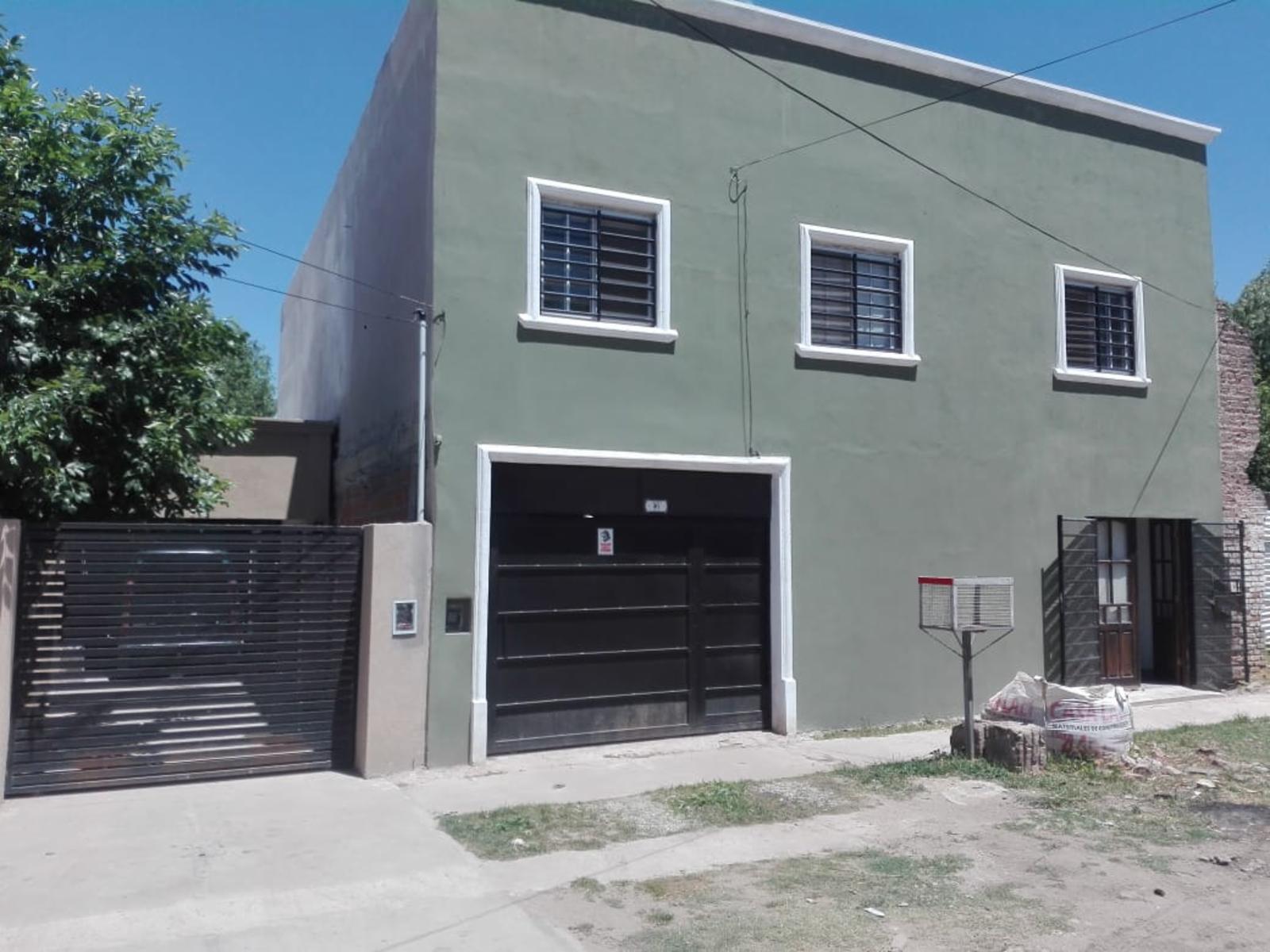 EXCELENTE PROPIEDAD DE CUATRO AMBIENTES CON LOCAL GARAGE PATIO BALCON Y DOS BAÑOS TODOS A EXTRENAR