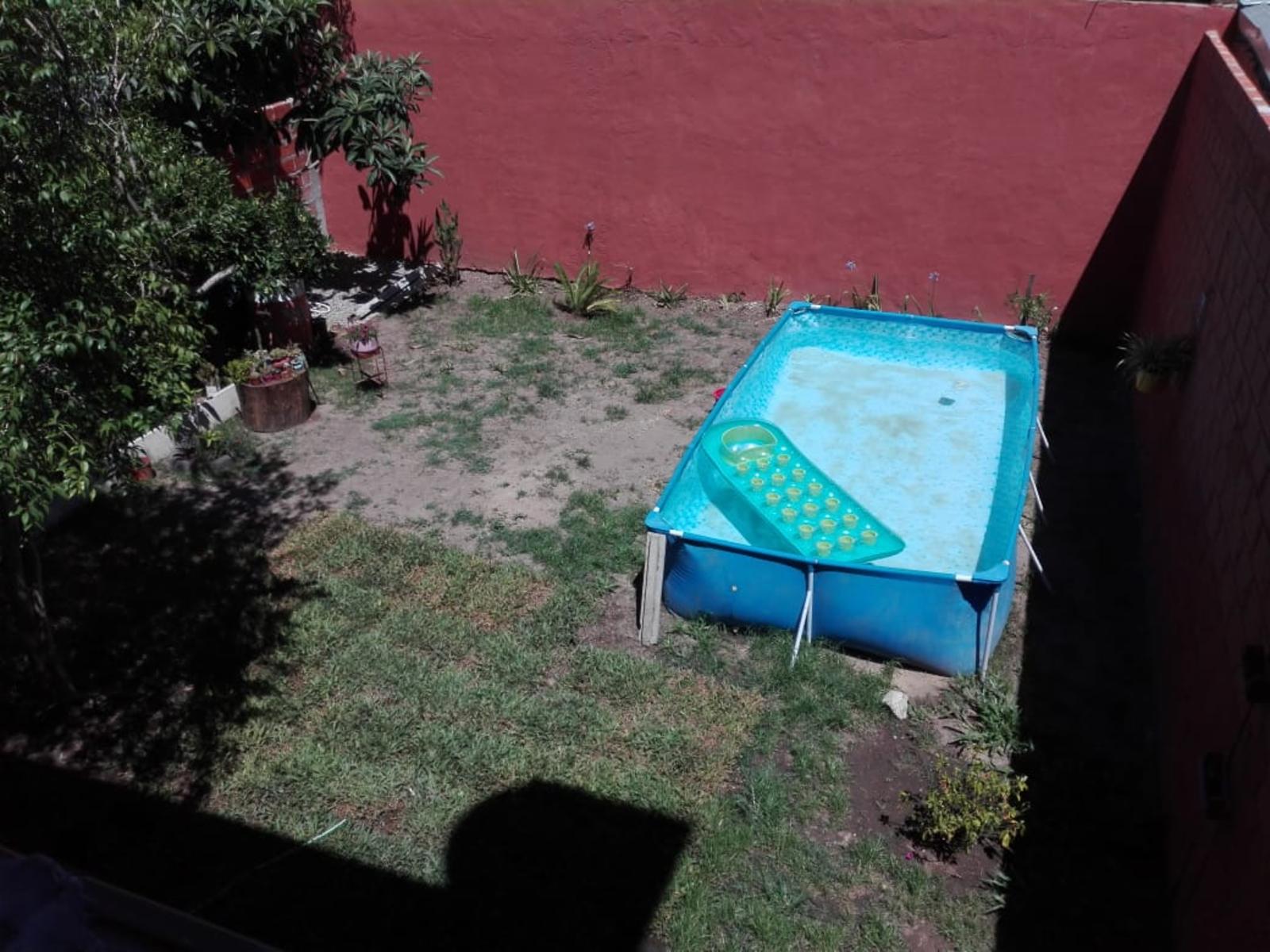 EXCELENTE PROPIEDAD DE CUATRO AMBIENTES CON LOCAL GARAGE PATIO BALCON Y DOS BAÑOS TODOS A EXTRENAR — foto 2