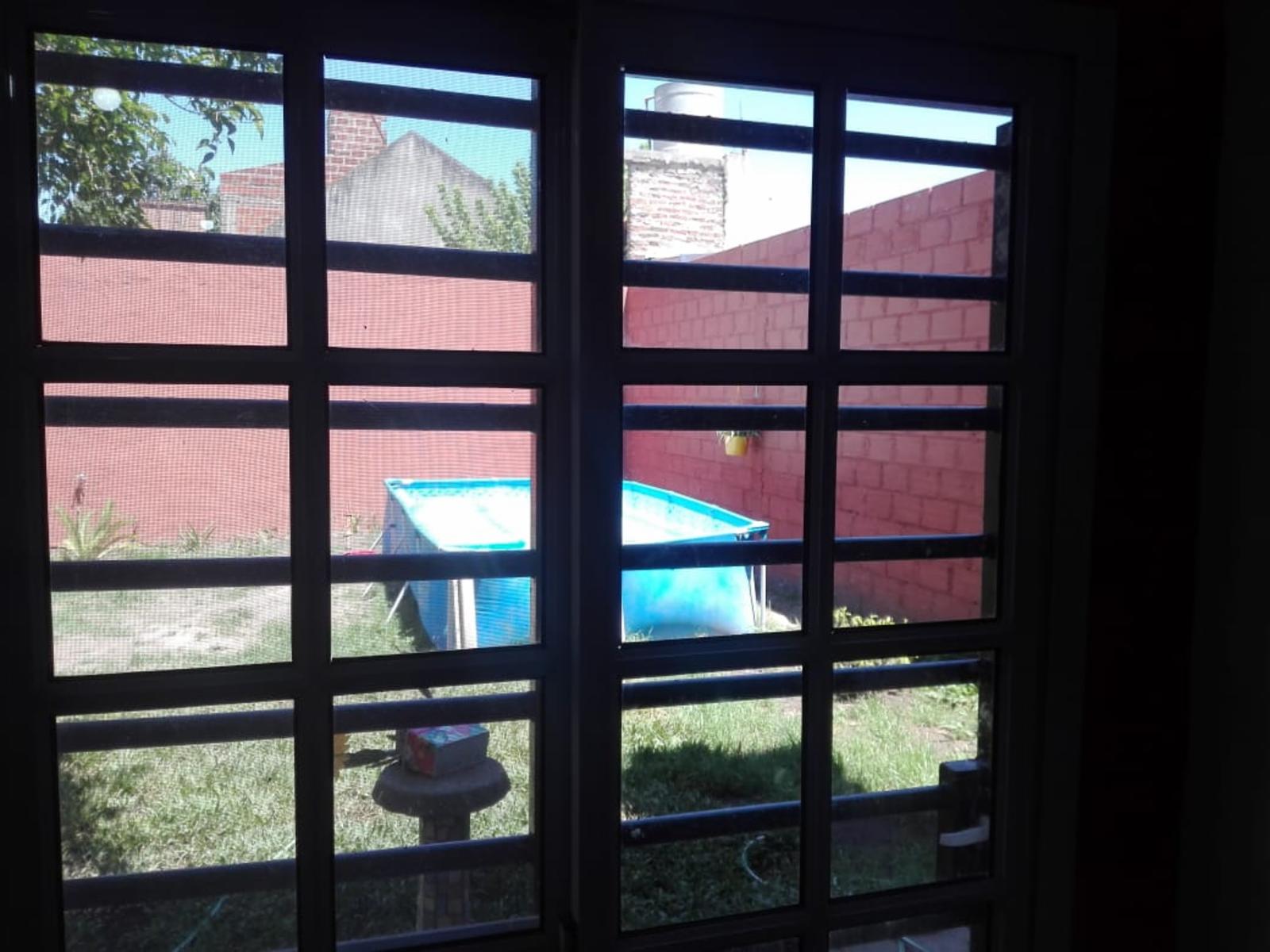 EXCELENTE PROPIEDAD DE CUATRO AMBIENTES CON LOCAL GARAGE PATIO BALCON Y DOS BAÑOS TODOS A EXTRENAR — foto 12