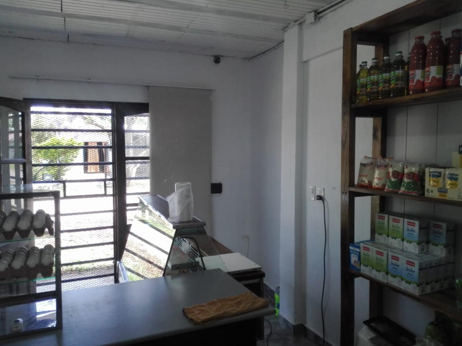 EXCELENTE PROPIEDAD DE CUATRO AMBIENTES CON LOCAL GARAGE PATIO BALCON Y DOS BAÑOS TODOS A EXTRENAR — foto 14