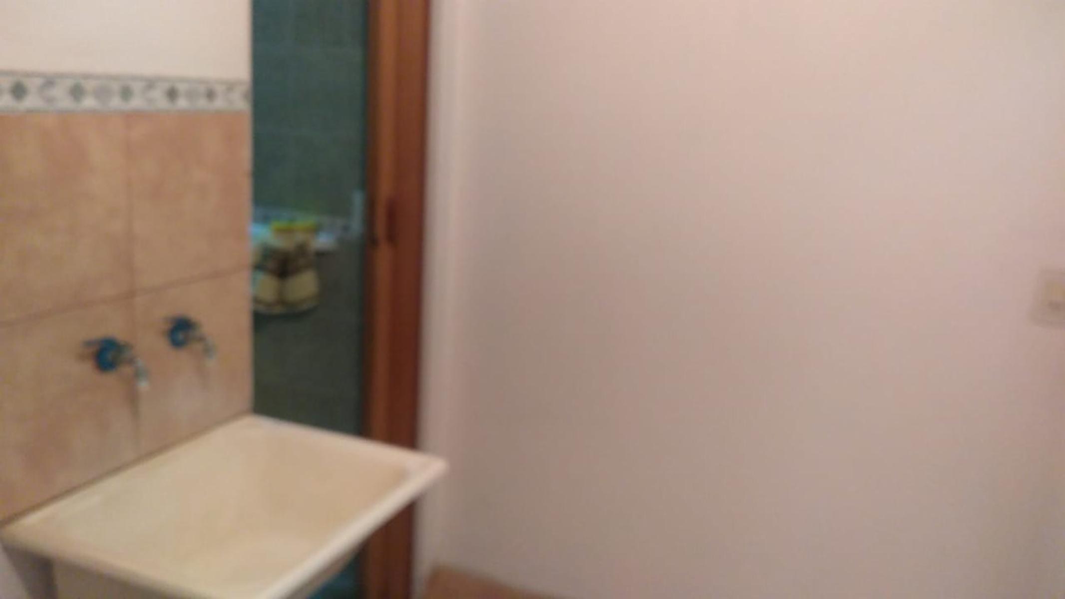 EXCELENTE´PROPIEDAD MULTIFAMILIAR VIVIENDA AL FRENTE DE DOS AMBIENTES ENTRADA DE AUTO PATIO PARRILLA Y AL FONDO OTRA VIVIENDA DE DOS AMBENTES
