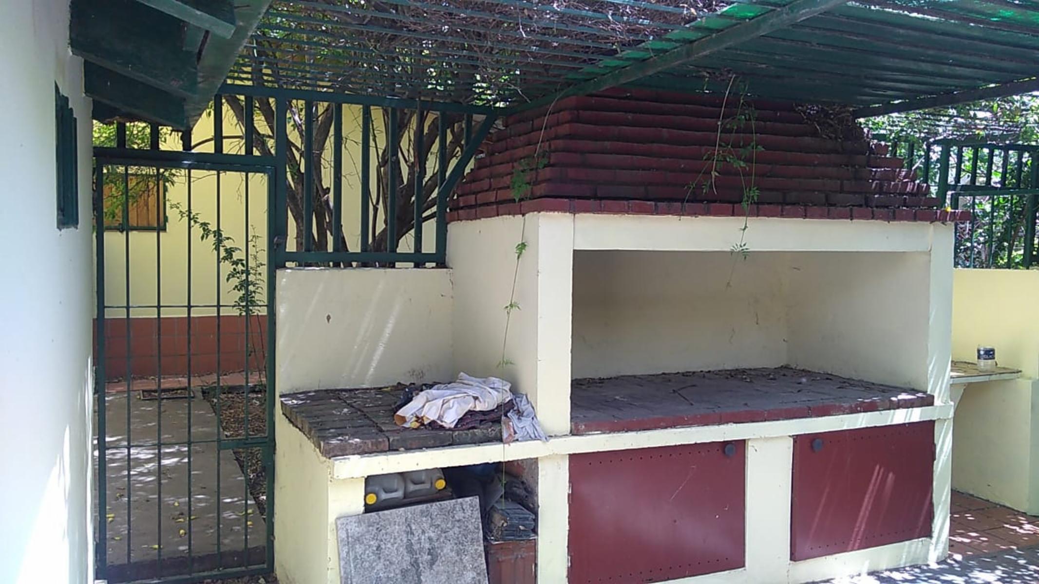 EXCELENTE´PROPIEDAD MULTIFAMILIAR VIVIENDA AL FRENTE DE DOS AMBIENTES ENTRADA DE AUTO PATIO PARRILLA Y AL FONDO OTRA VIVIENDA DE DOS AMBENTES — foto 5